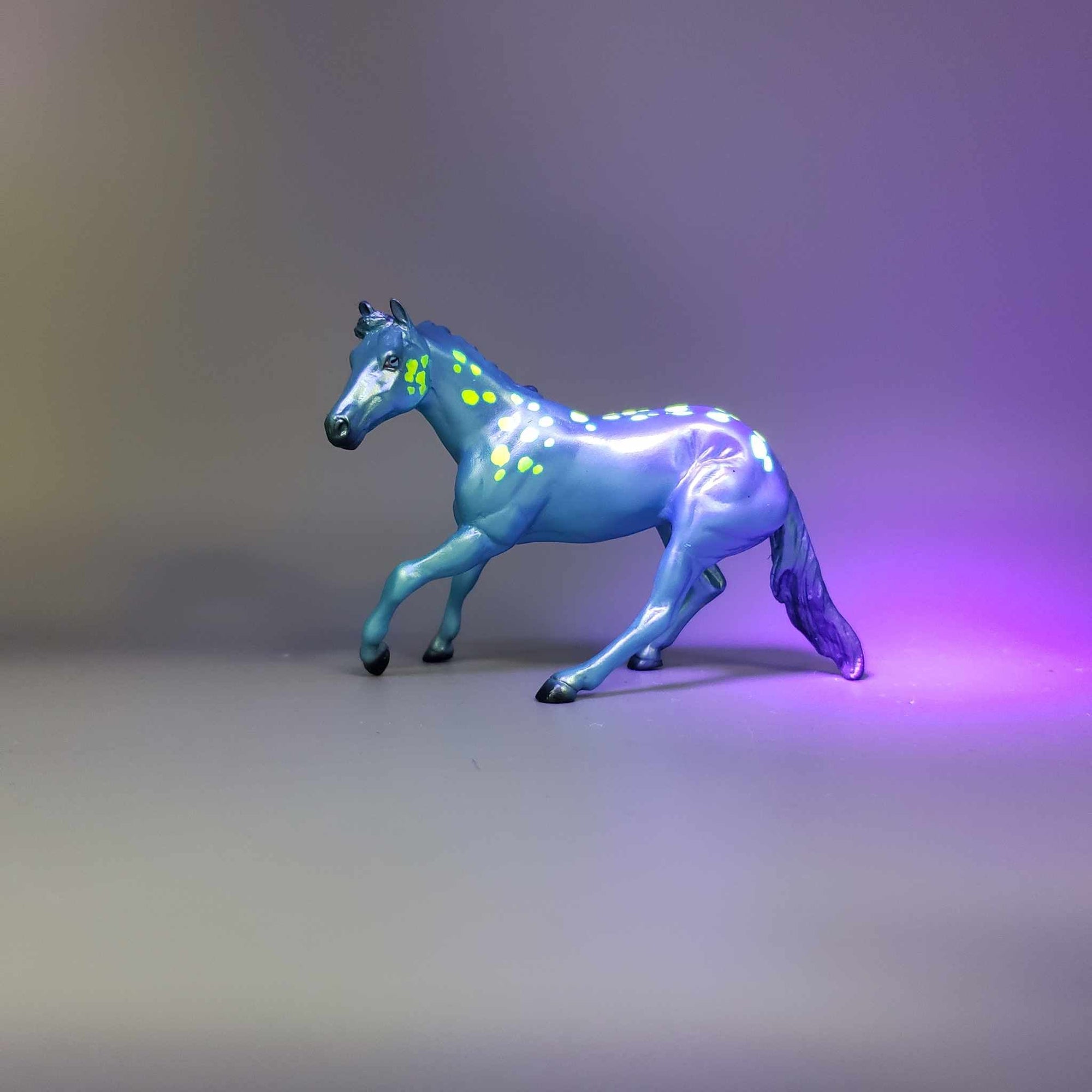 Daahraed & Calf OOAK Neon Blue Blacklight Reactive Cutter & Alien Calf Chip LE-30 By Jess Hamill Moonlight Madness 2023 MM23