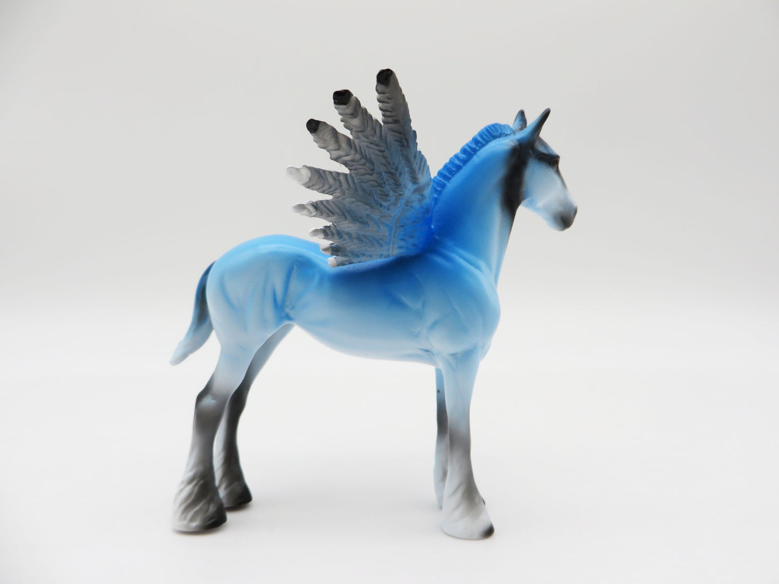 BLUEJAY - OOAK - DECORATOR STOCK CHIP WITH WINGS - BY ELLEN ROBBINS LHS 22