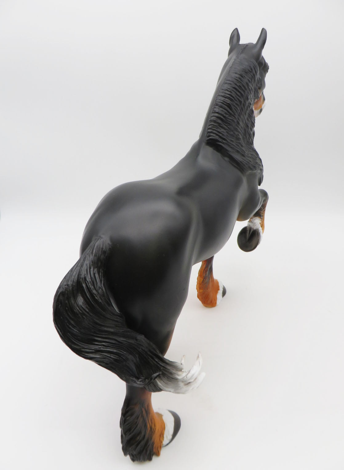 Everest-LE-15 Trotting Draft Burnese Mountain Dog Inspired By Dawn Quick