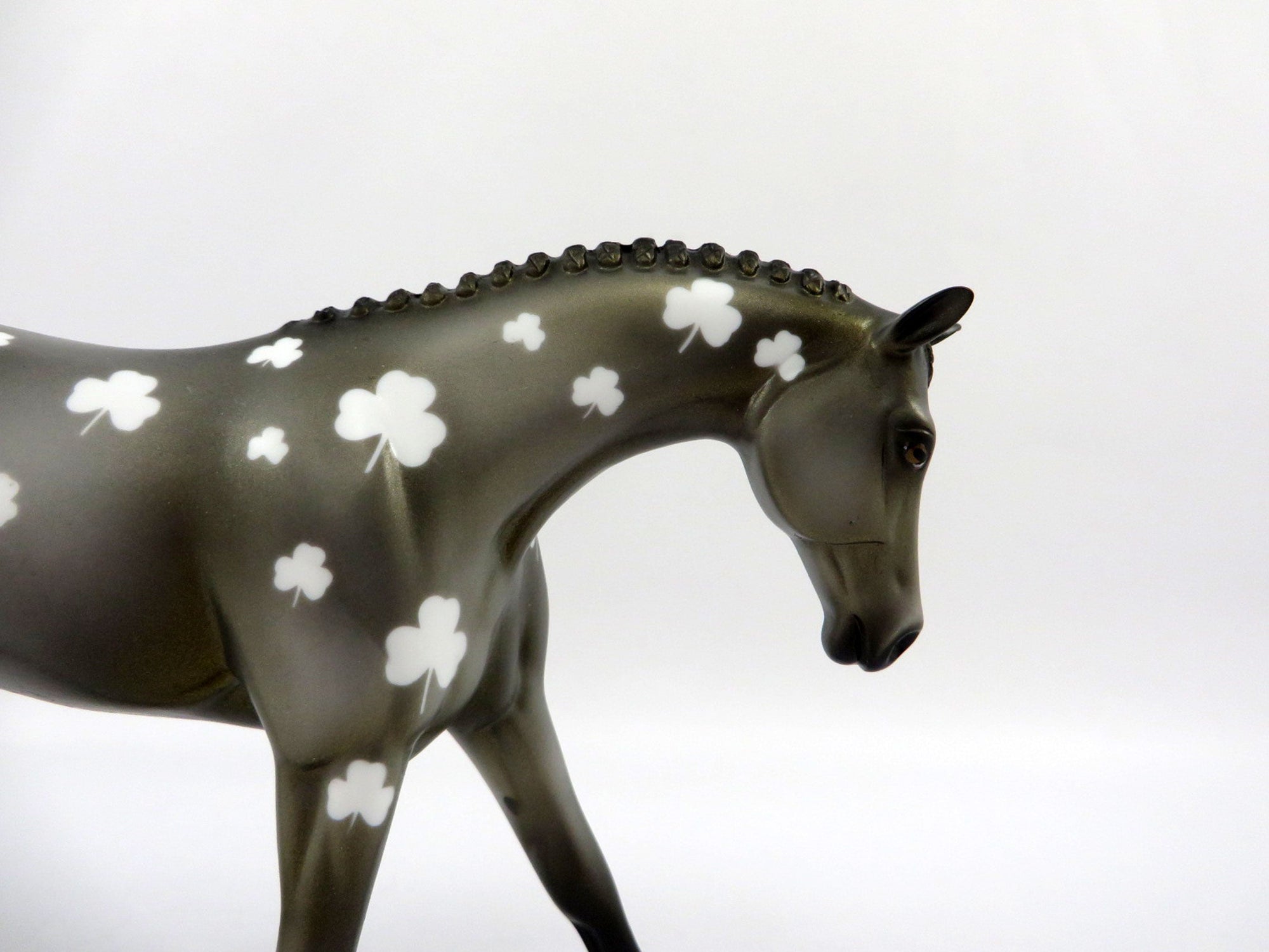 Fin-ooak St. Patricks Day decorator Warmblood Pebbles Bingo 3/21