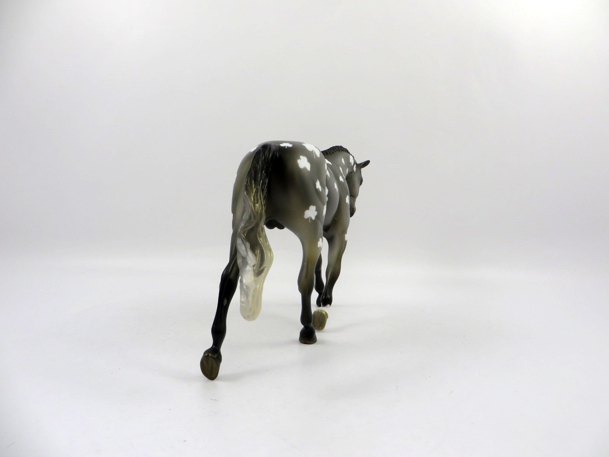 Fin-ooak St. Patricks Day decorator Warmblood Pebbles Bingo 3/21