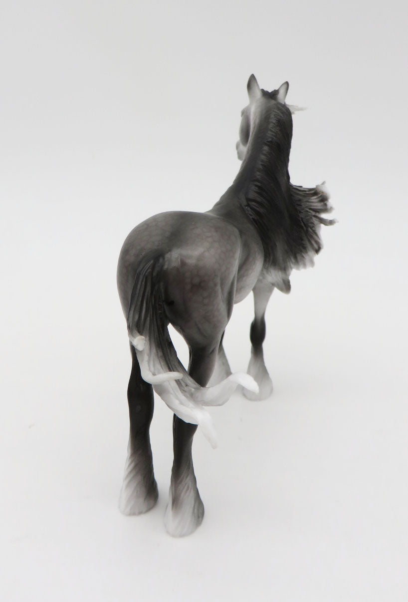 Frosty & Freezy - BEST OFFER - OOAK - Dapple Grey Draft Chip With Snowman By Ellen Robbins - Christmas Tails 2022 - CT22