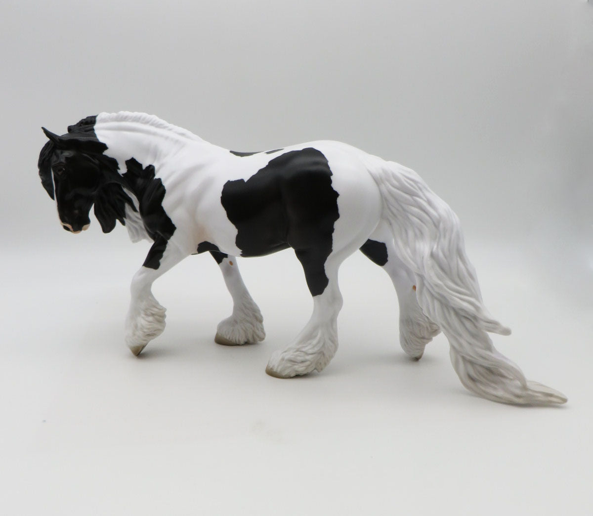 LOYALTY RELEASE Superstition LE 150 Loyalty Club 22/23 Piebald Irish Cob by Jess Hamill - 01/23