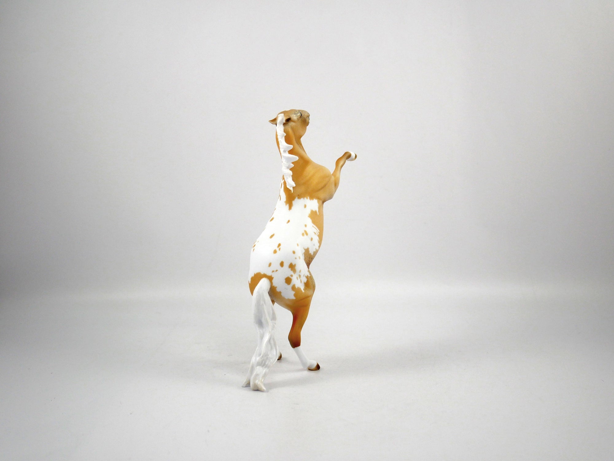 Heisman-LE-8 Palomino Rearing Pebbles SB21