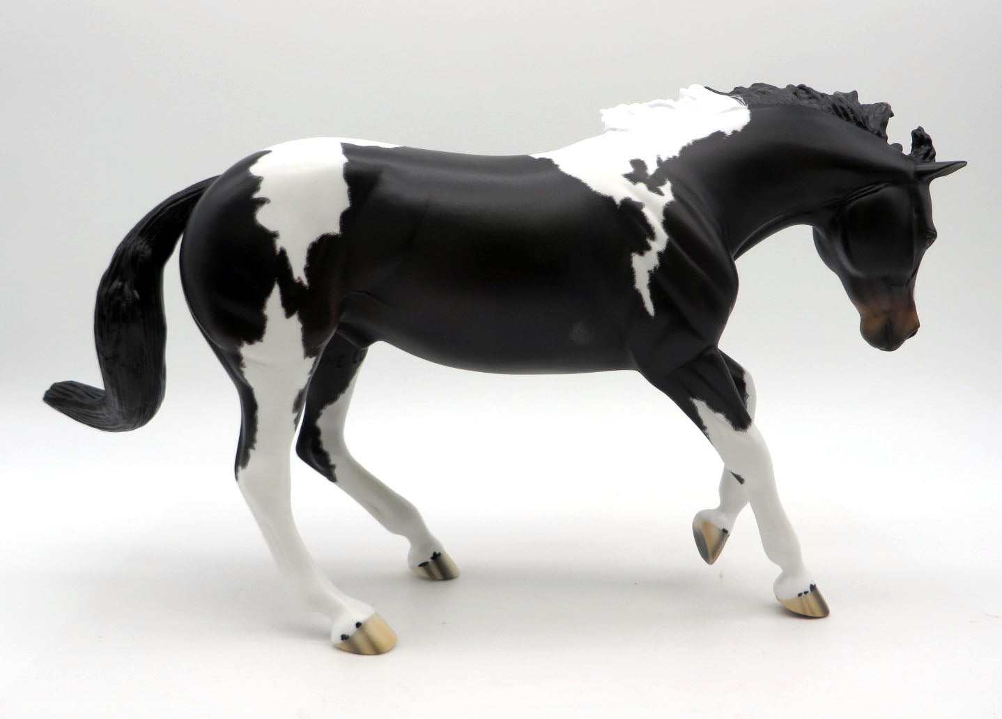 Chandalier-OOAK Etched Bay Performance Horse by Ellen Robbins 3/21/22