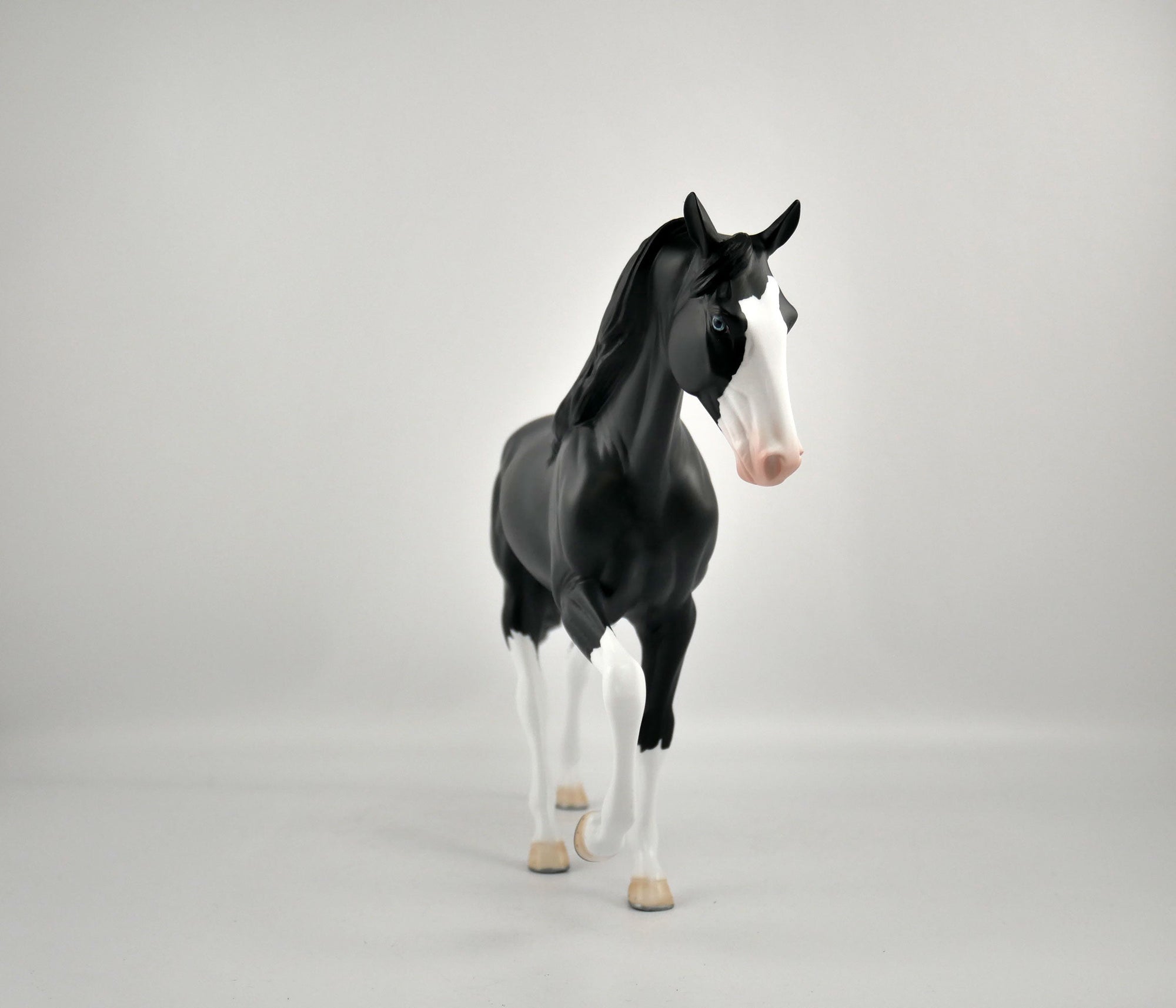 MAGPIE-OOAK DAPPLED BLACK TENNESSEE WALKER BY ELLEN ROBBINS 12/09/20