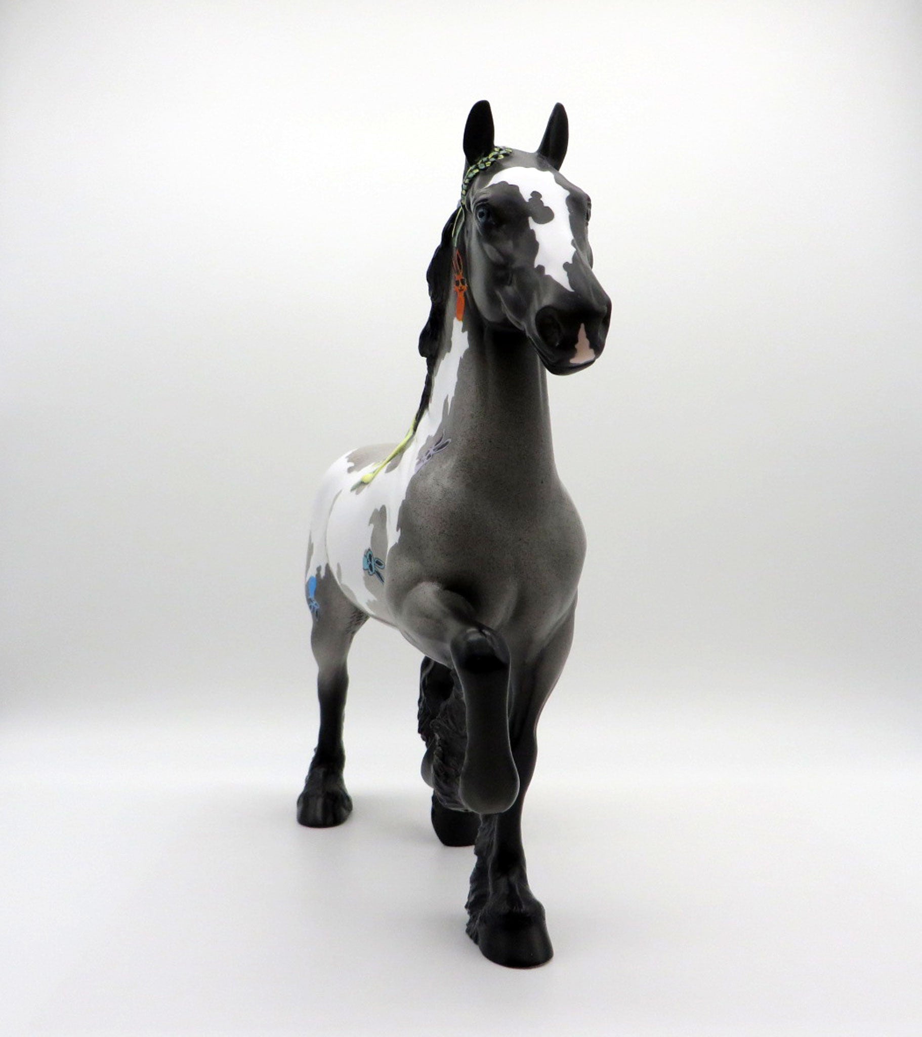 PEEP A BOO-OOAK TROTTING DRAFTER Decorator Easter 2021