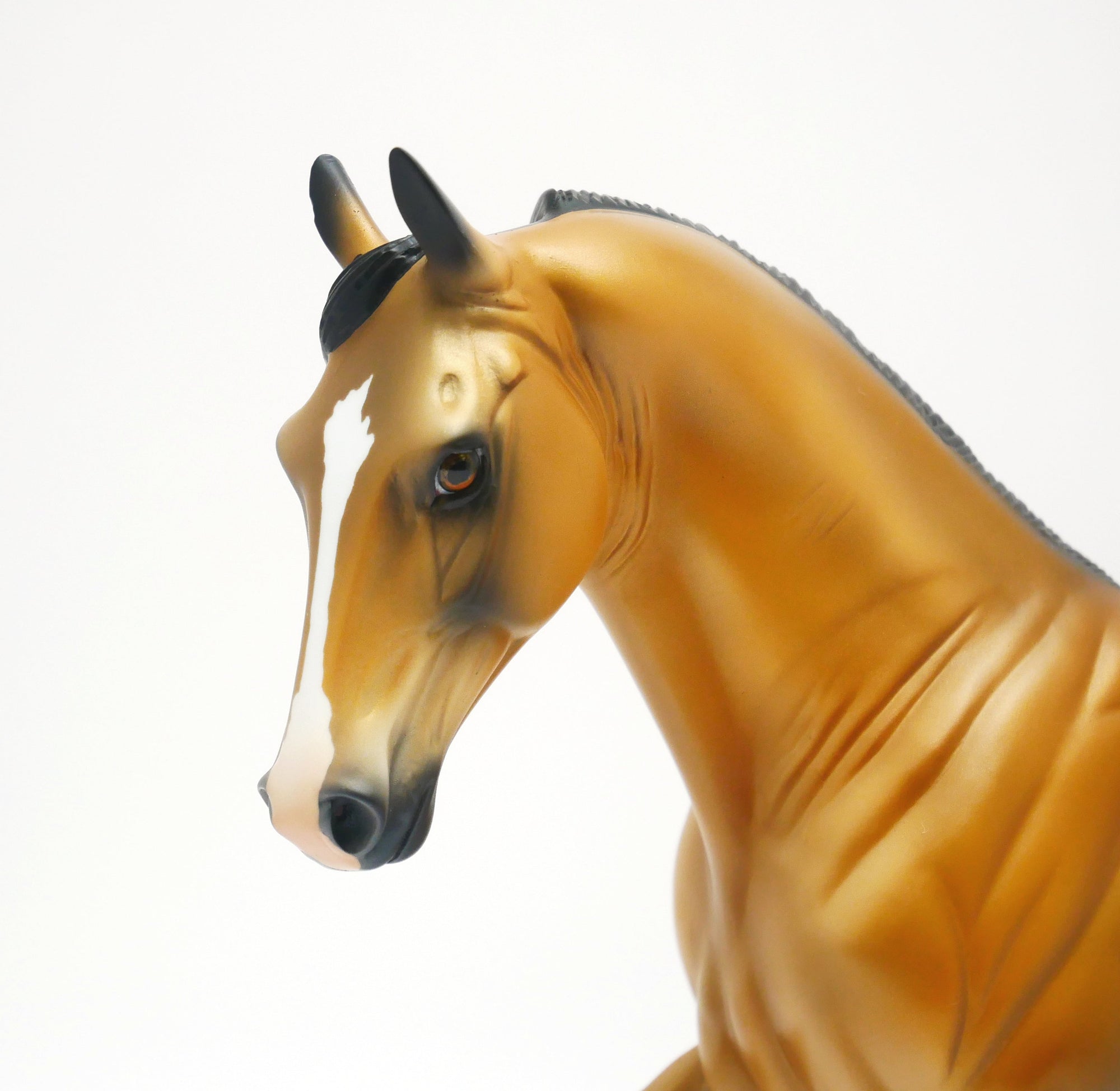 BLITZ-LE 4 TENNESSEE WALKER MODEL HORSE SB 19