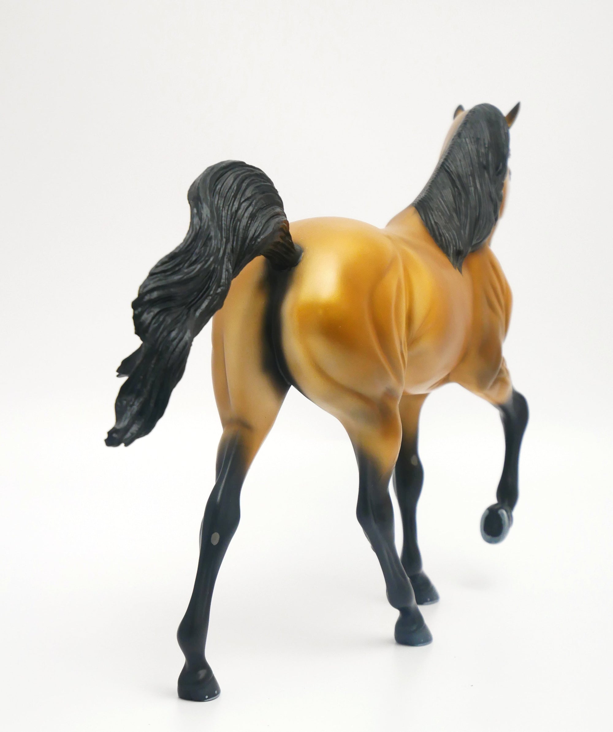 BLITZ-LE 4 TENNESSEE WALKER MODEL HORSE SB 19