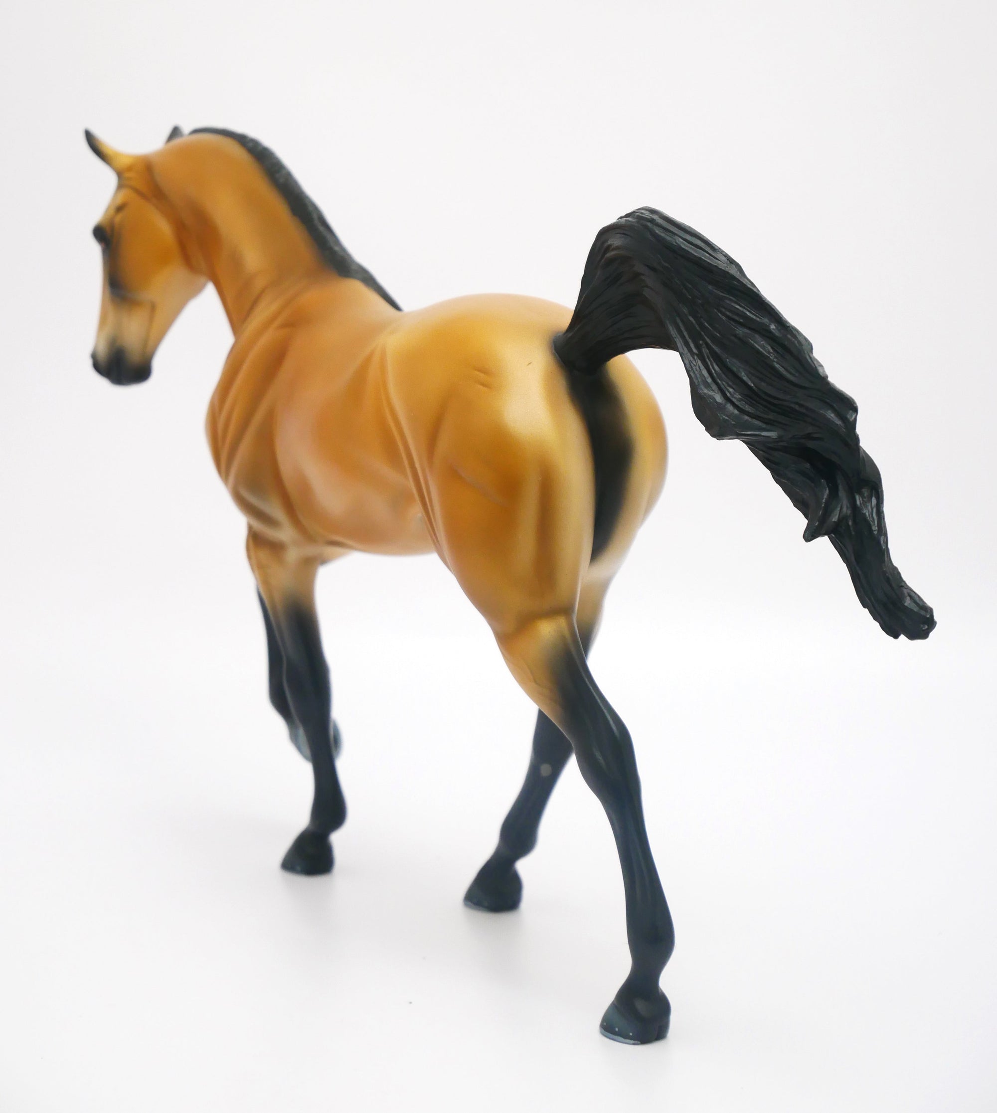 BLITZ-LE 4 TENNESSEE WALKER MODEL HORSE SB 19