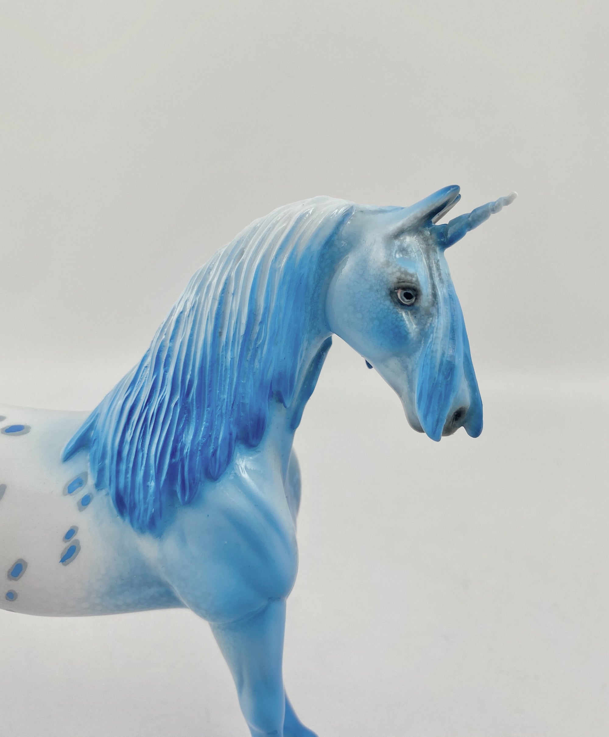 BLUE MIST-OOAK DECO SADDLEBRED PEBBLES