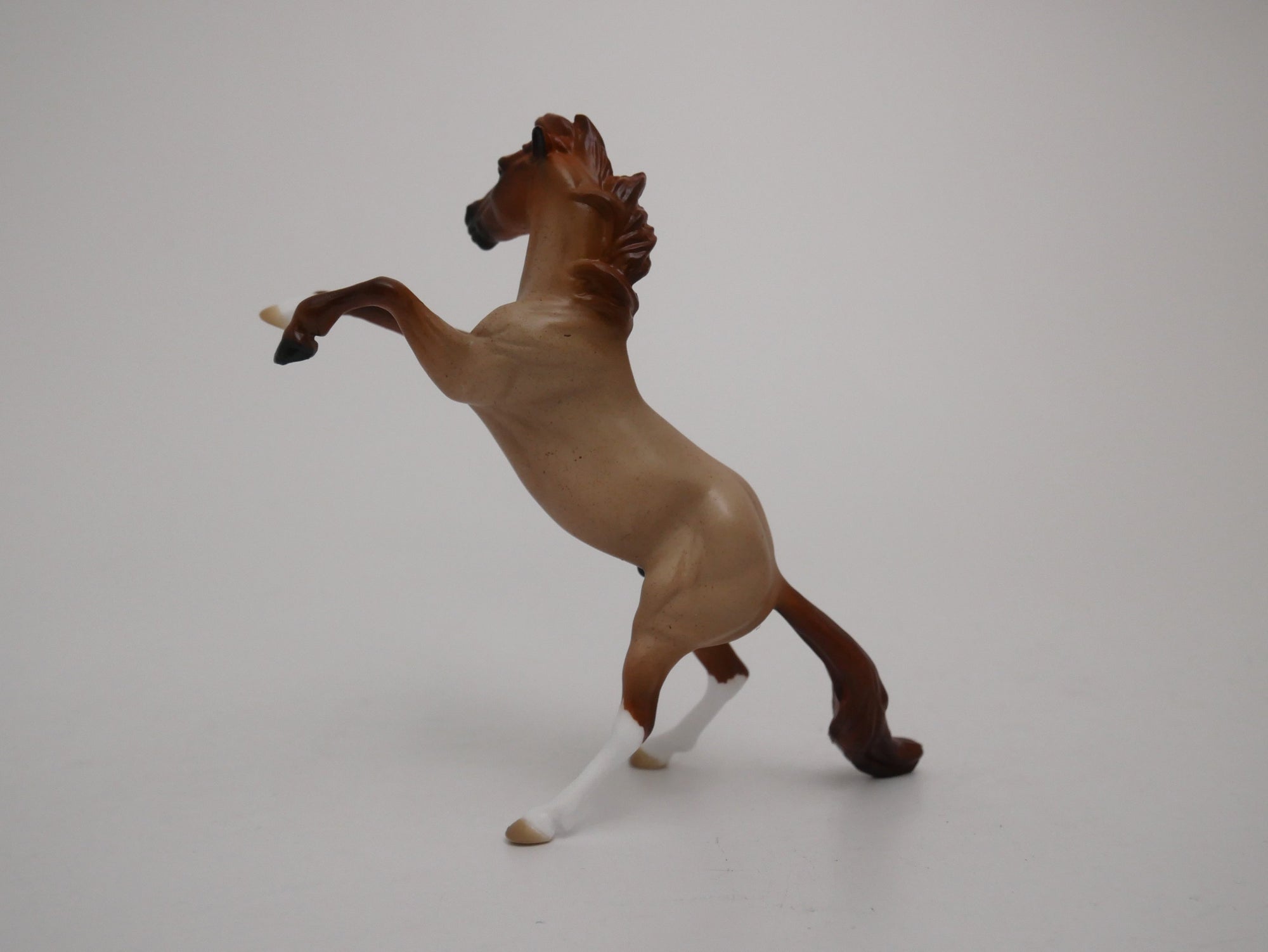 BUGLE-LE-6 RED ROAN REARING CHIP MODEL HORSE 6/30/20