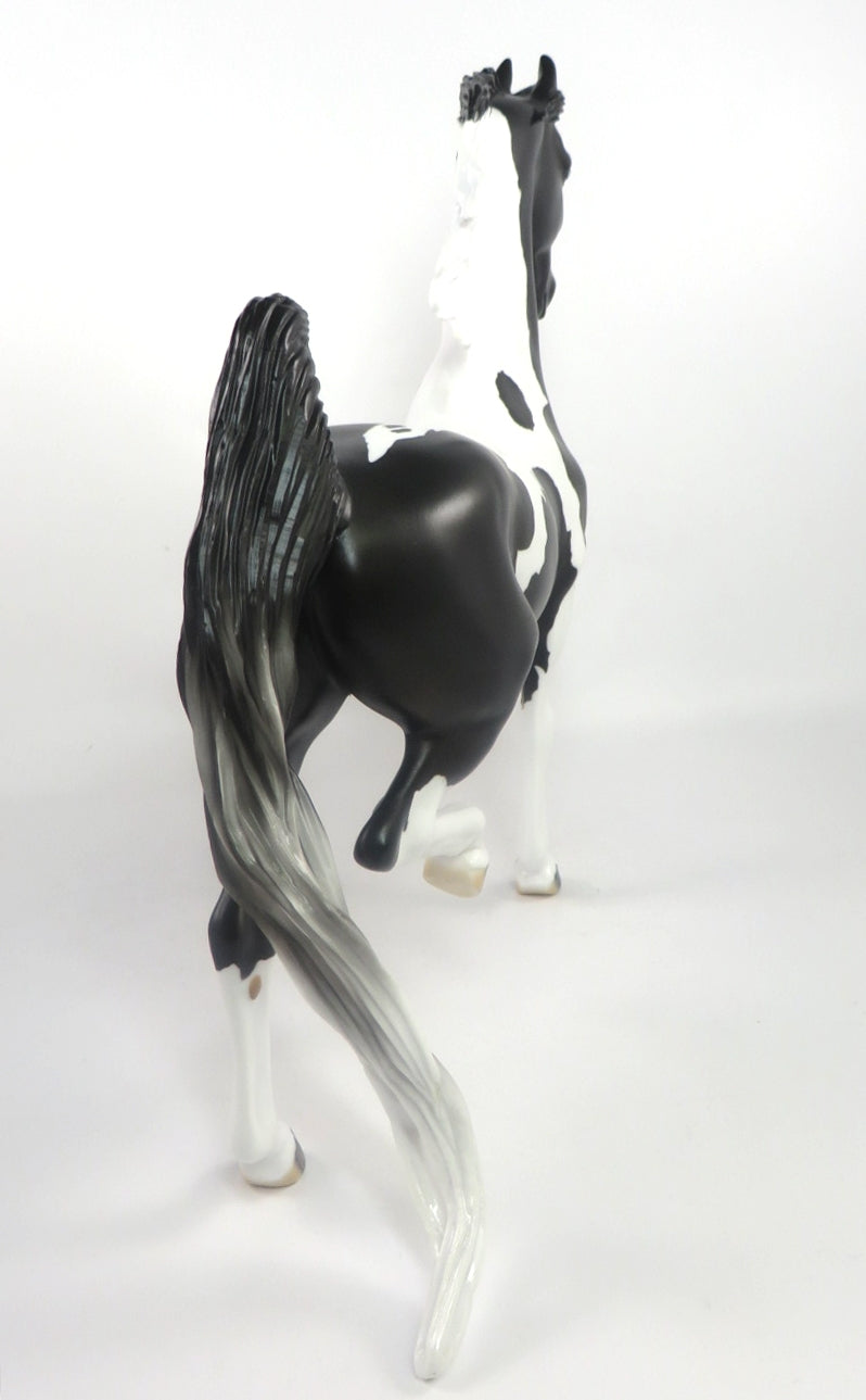 CENTER SPOT-LE-6 BLACK PINTO SADDLEBRED MODEL HORSE 2/12/20