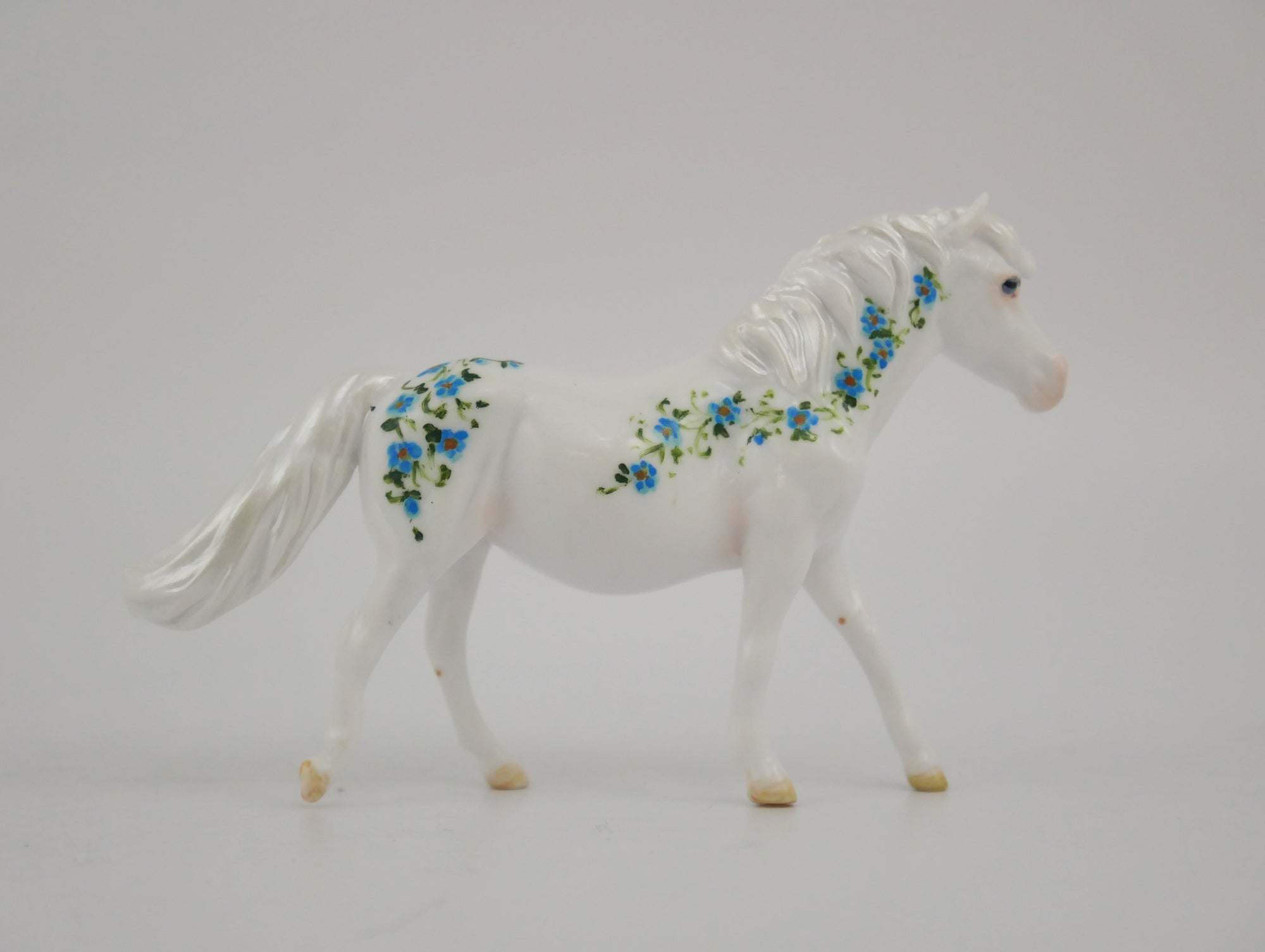 FORGET-ME-KNOT-ARTIST INSPIRED FEATURE PIECE BY ANDREA