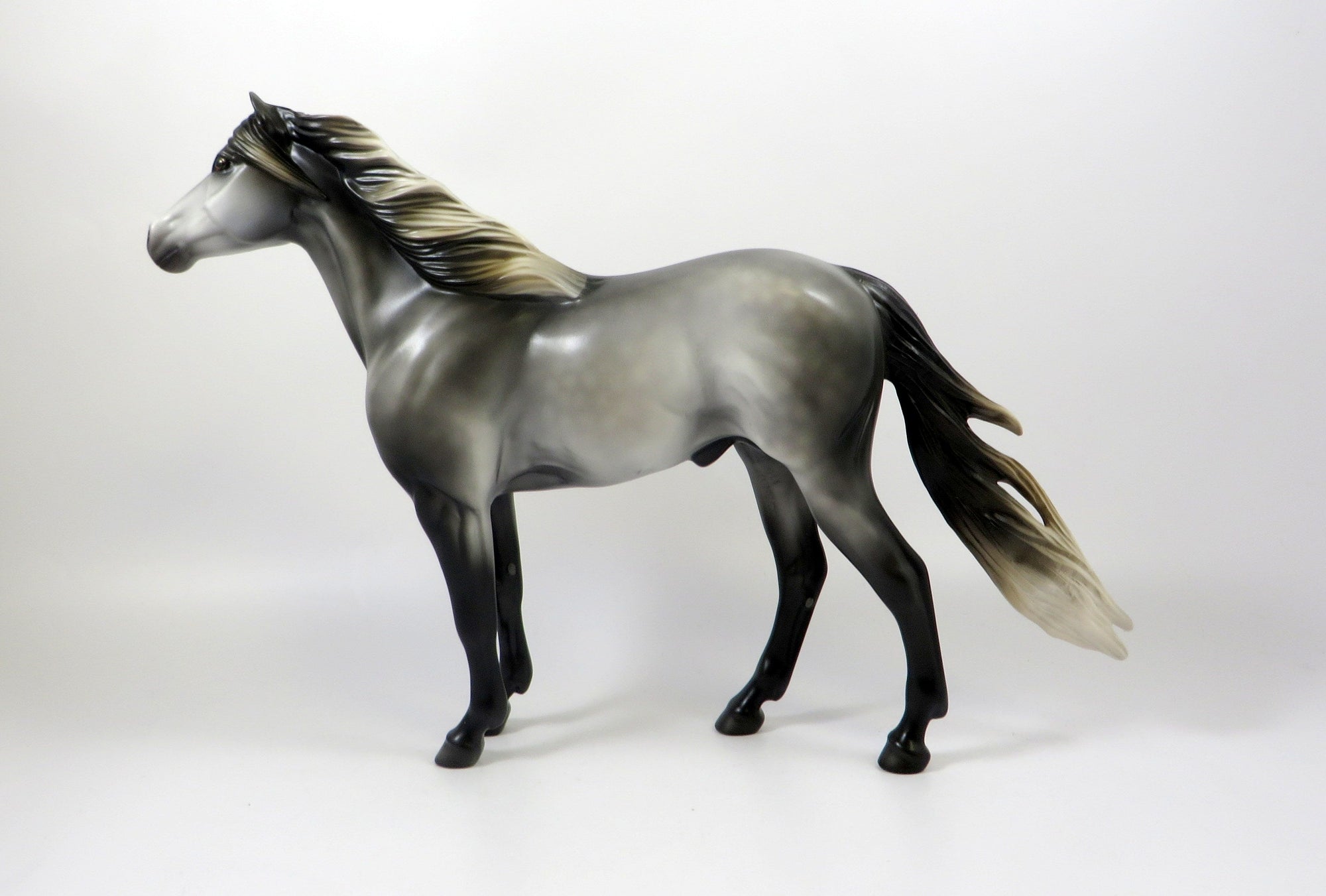 FIDLER-OOAK DARK DAPPLE GREY SPANISH MUSTANG MODEL HORSE 8/6/19