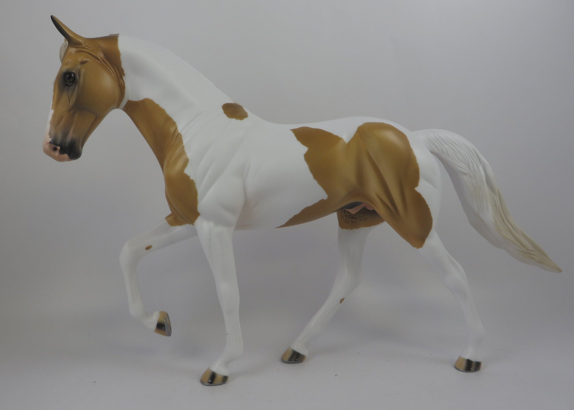 GOLDENDOODLE-OOAK PALOMINO PINTO TENNESSEE WALKER MODEL HORSE 8/26/19