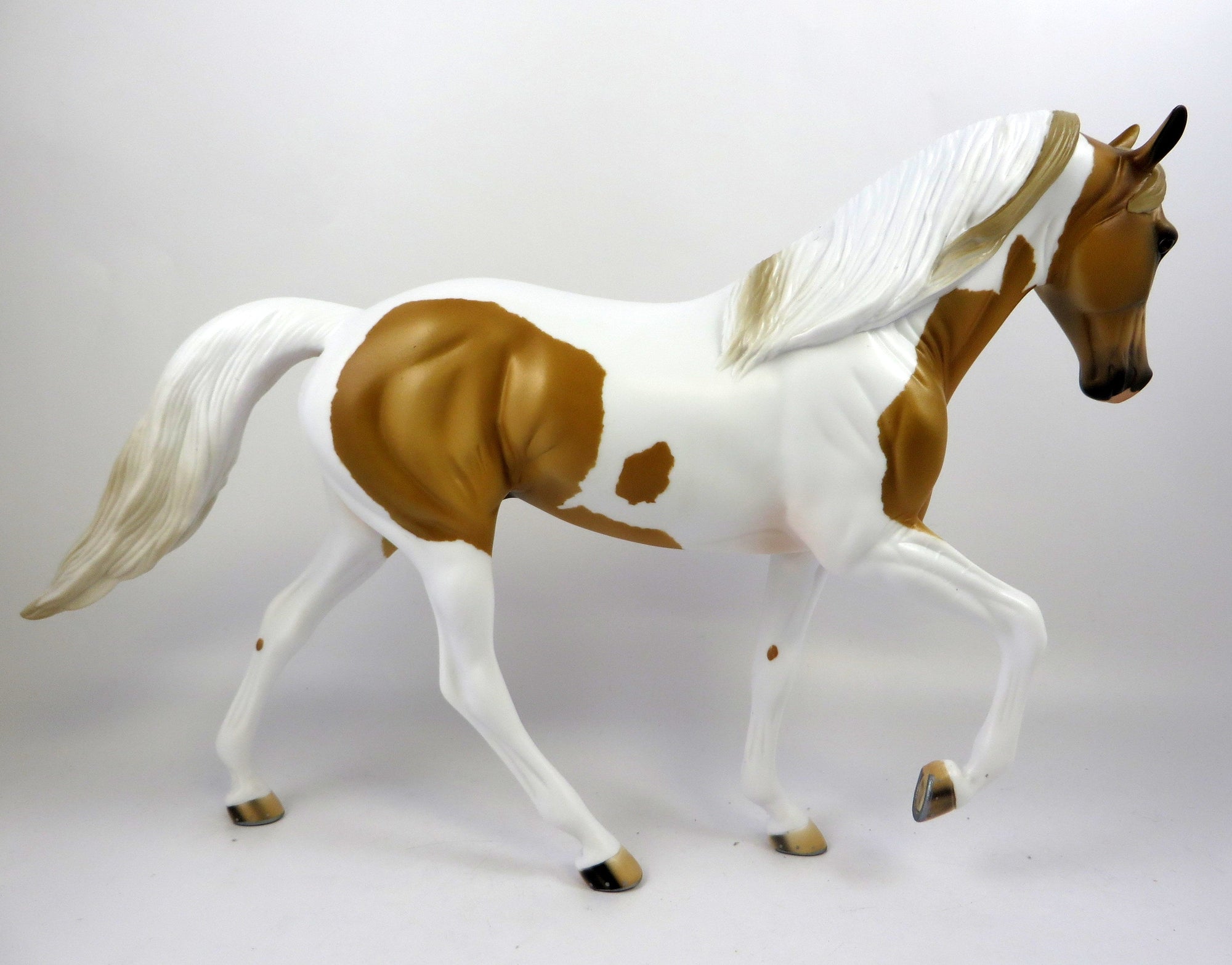 GOLDENDOODLE-OOAK PALOMINO PINTO TENNESSEE WALKER MODEL HORSE 8/26/19