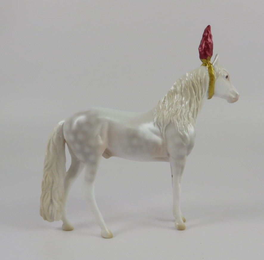 OH MY-LE-10 MINI ME DAPPLE WHITE ANDALUSIAN CHIP LHS 2019