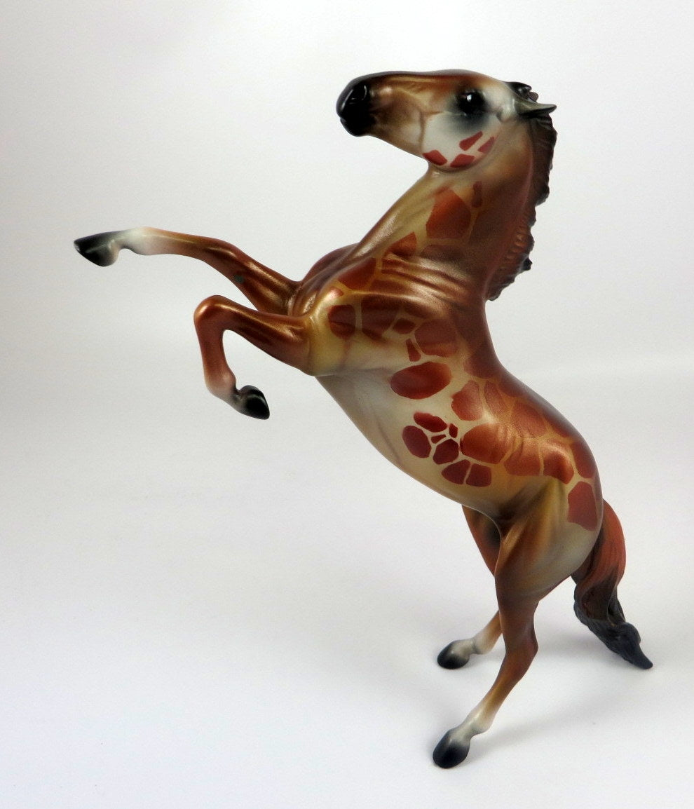 GIRAFFE -LE-10 GIRAFFE REARING PEBBLES BY MISSY FOX LHS 19