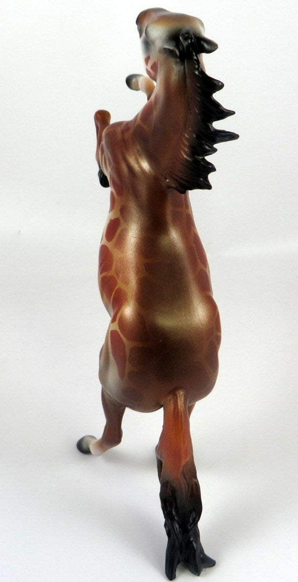 GIRAFFE -LE-10 GIRAFFE REARING PEBBLES BY MISSY FOX LHS 19