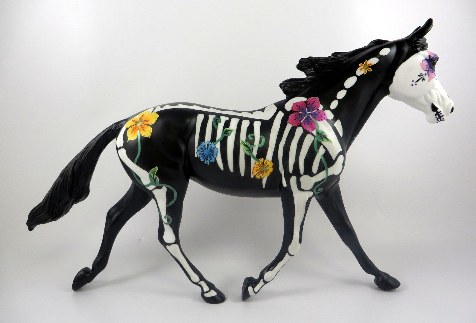 SOMETHING SPOOKY-OOAK SKELETON DECORATOR PALOUSE BY DAWN QUICK MM19