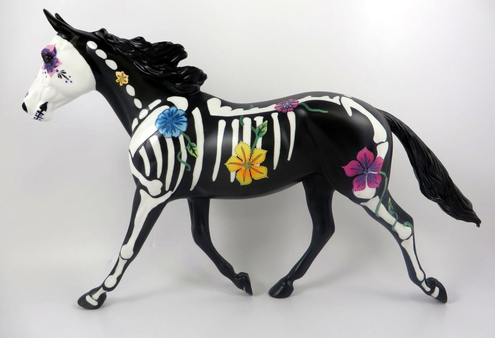 SOMETHING SPOOKY-OOAK SKELETON DECORATOR PALOUSE BY DAWN QUICK MM19