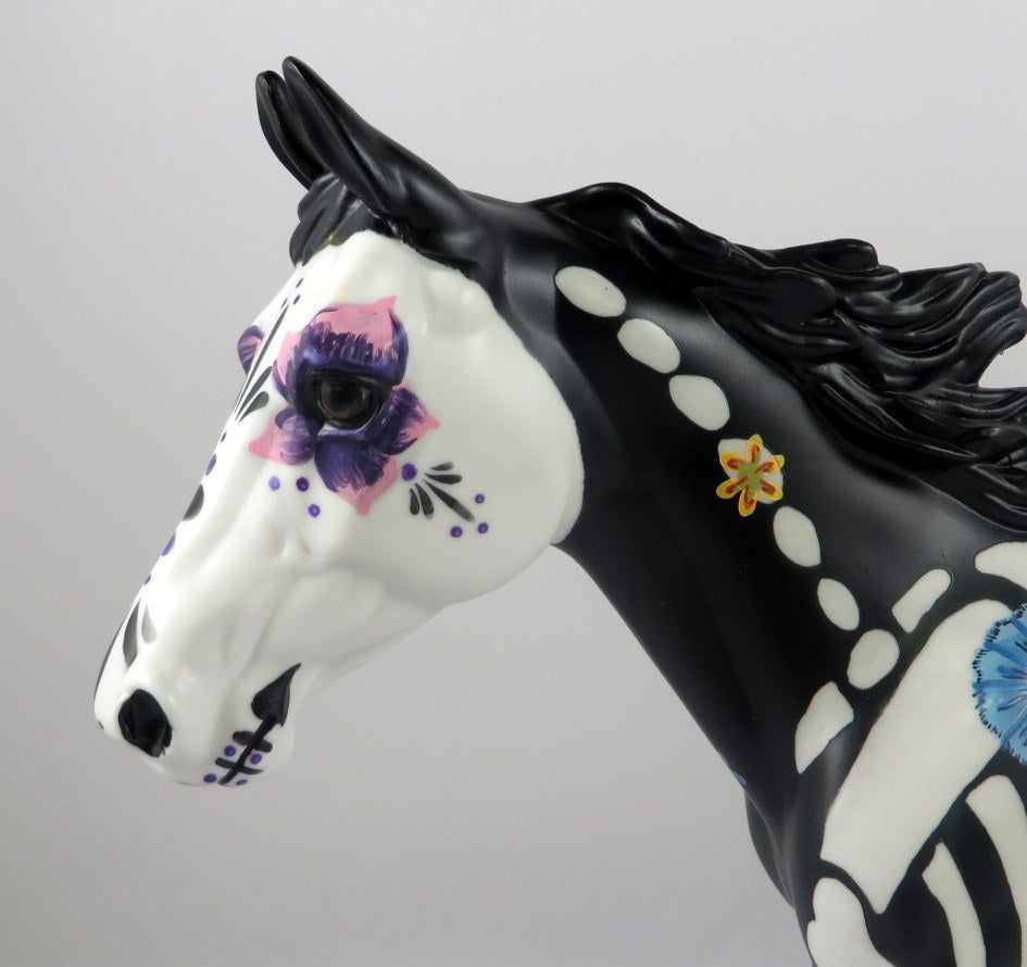 SOMETHING SPOOKY-OOAK SKELETON DECORATOR PALOUSE BY DAWN QUICK MM19