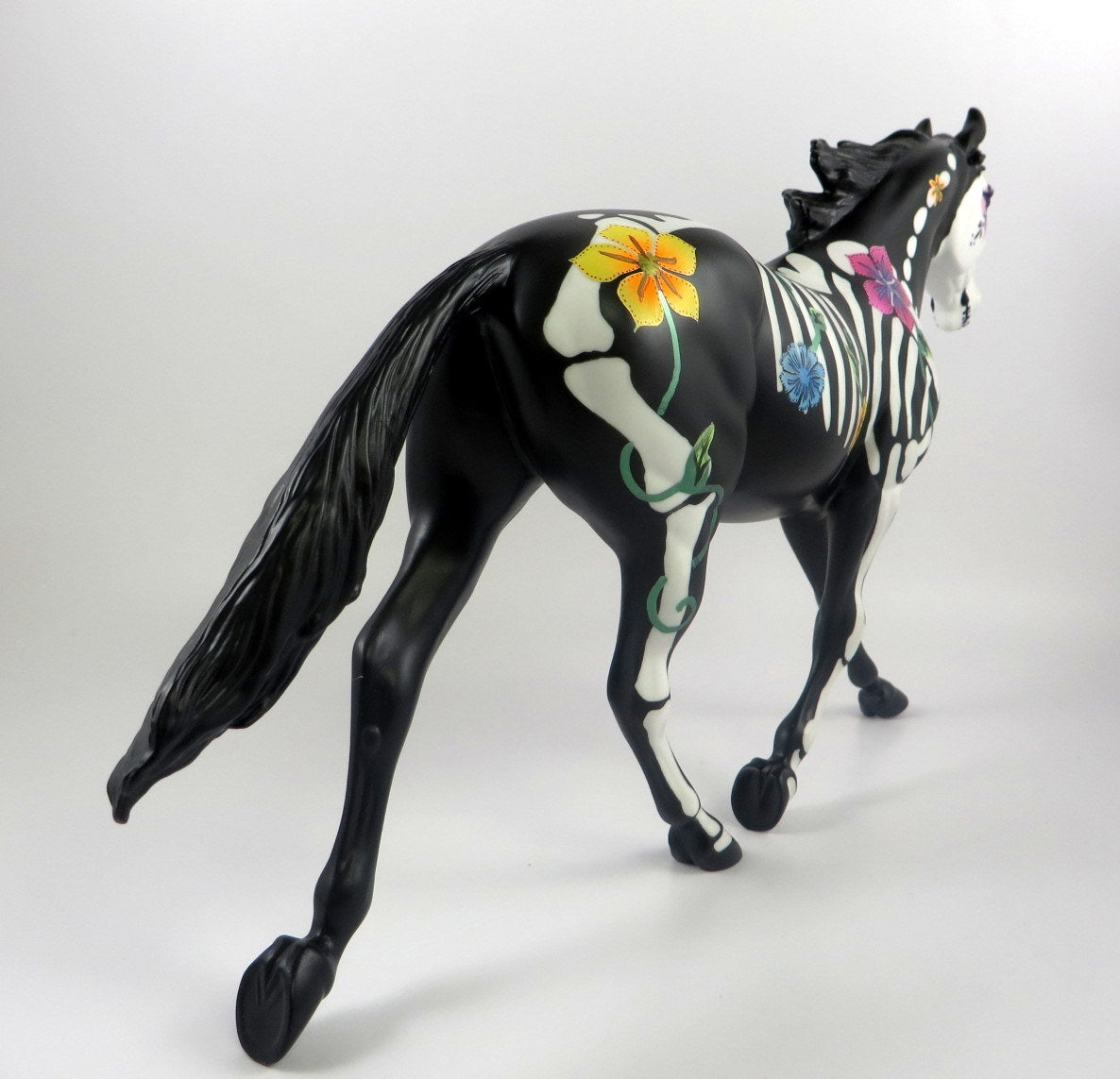 SOMETHING SPOOKY-OOAK SKELETON DECORATOR PALOUSE BY DAWN QUICK MM19