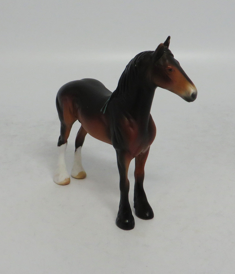 BIG BOY - OOAK DARK BAY STANDING DRAFT CHIP SHCF2018