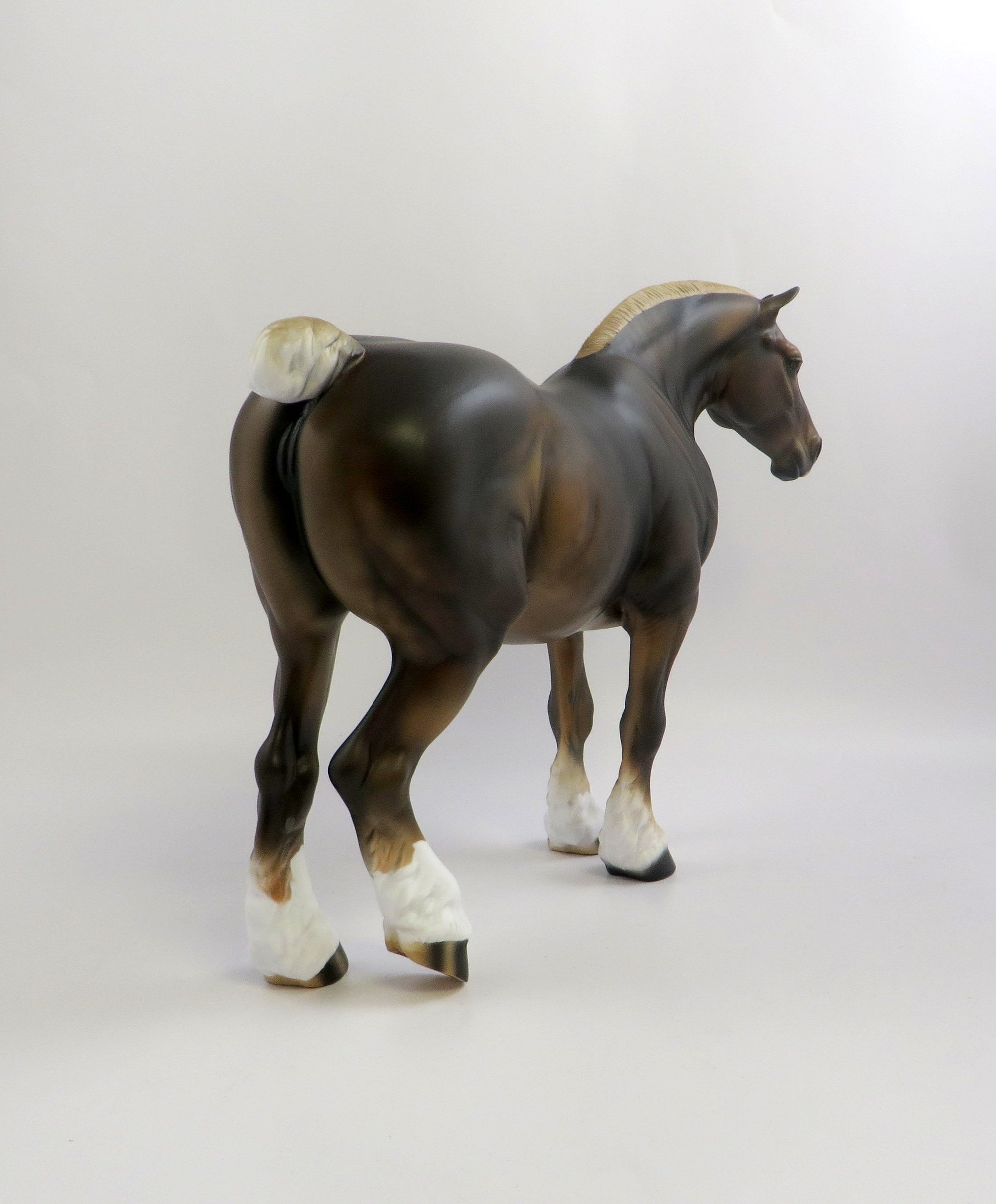 LADY OF THE LAKE NC LIVER CHESTNUT BUNNY EQ 2019