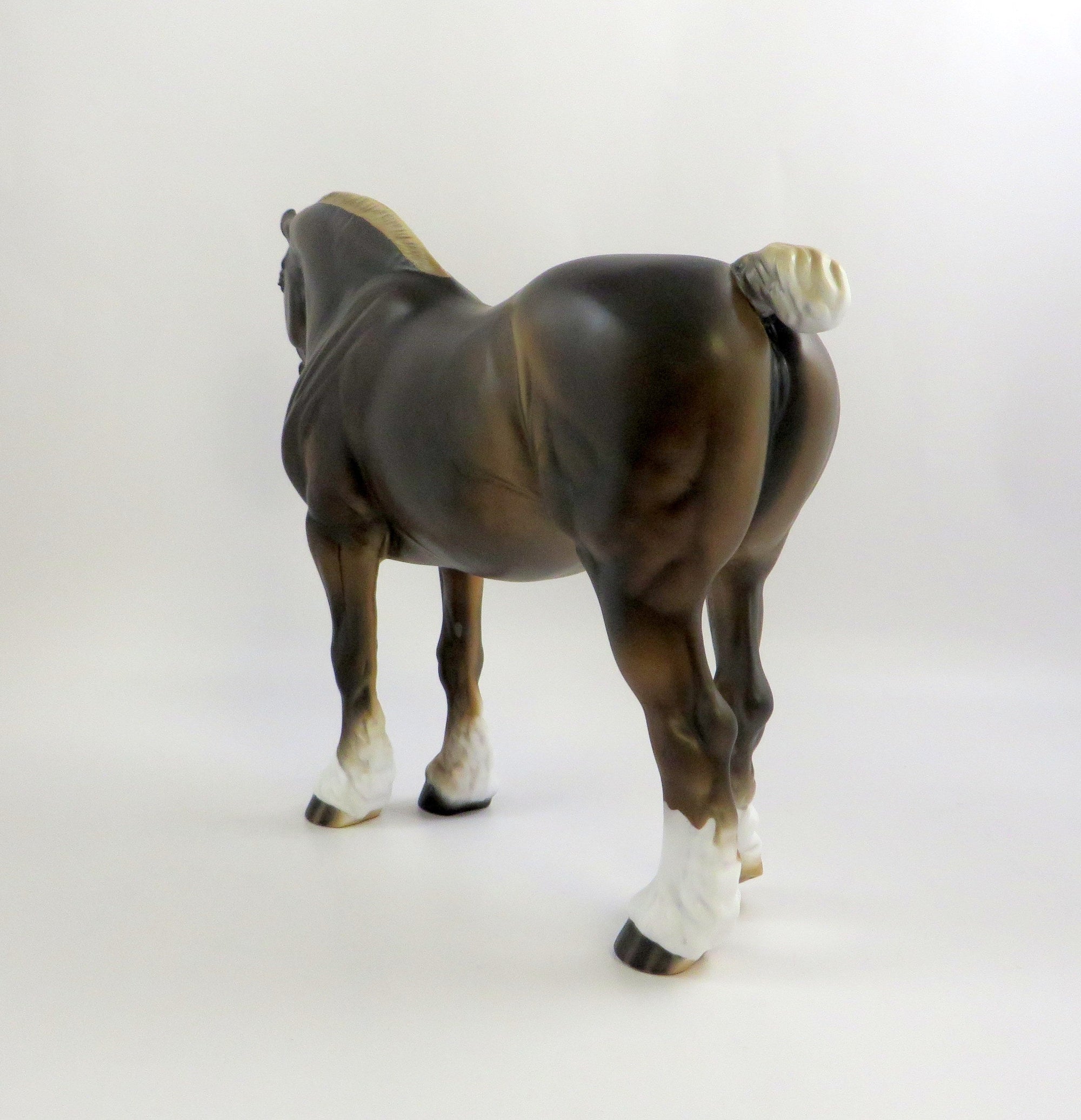 LADY OF THE LAKE NC LIVER CHESTNUT BUNNY EQ 2019