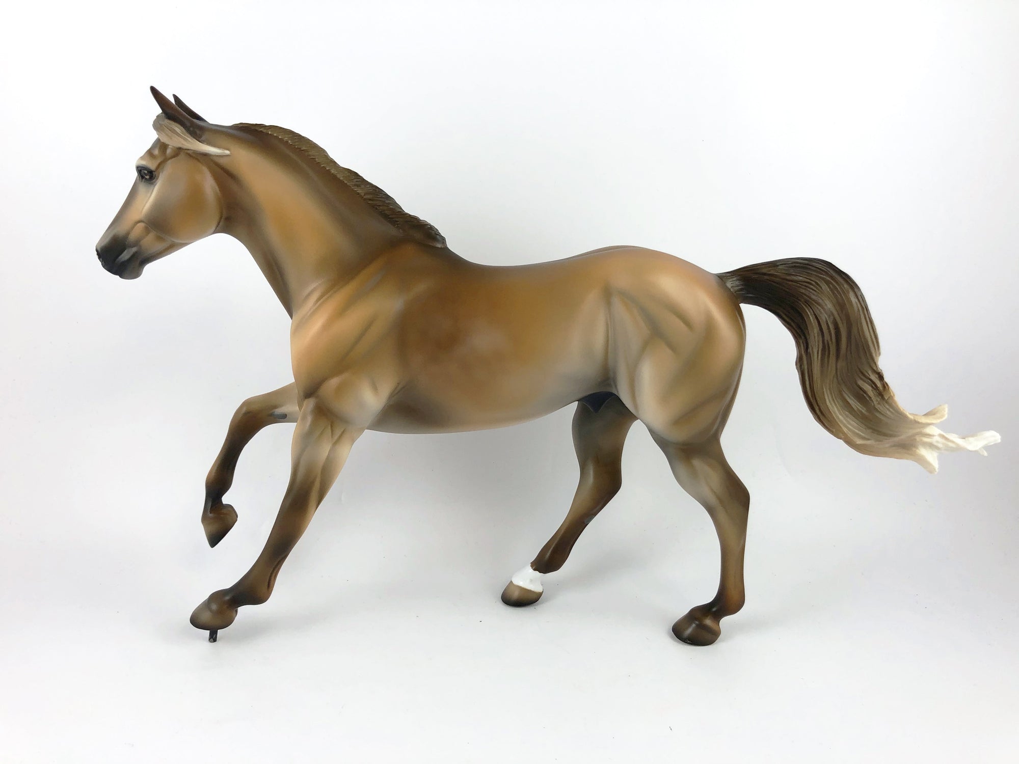 LION-LE-10 DAPPLE CHESTNUT RUNNING QUARTER HORSE LHS 2019