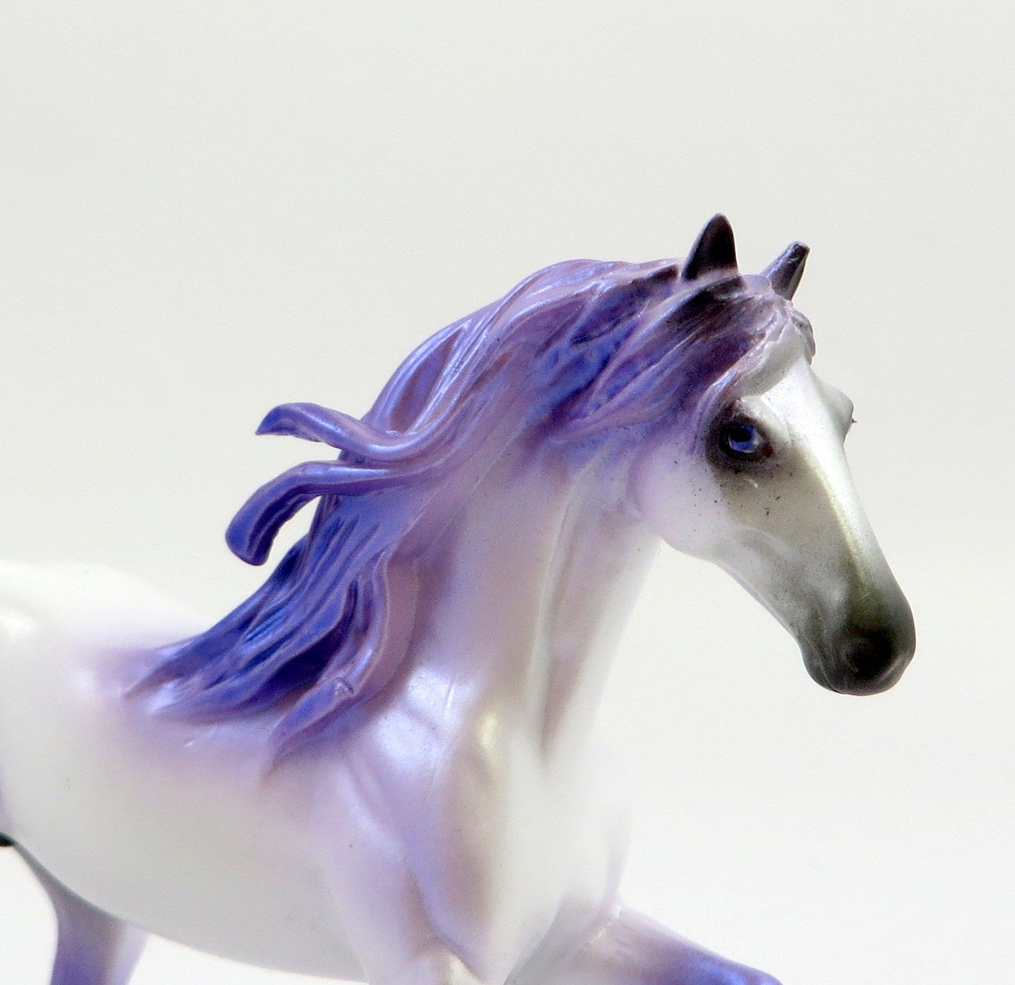 MERLIN MINI ME-LE-10 LAVENDER FRIESIAN CHIP MODEL HORSE EQ 19