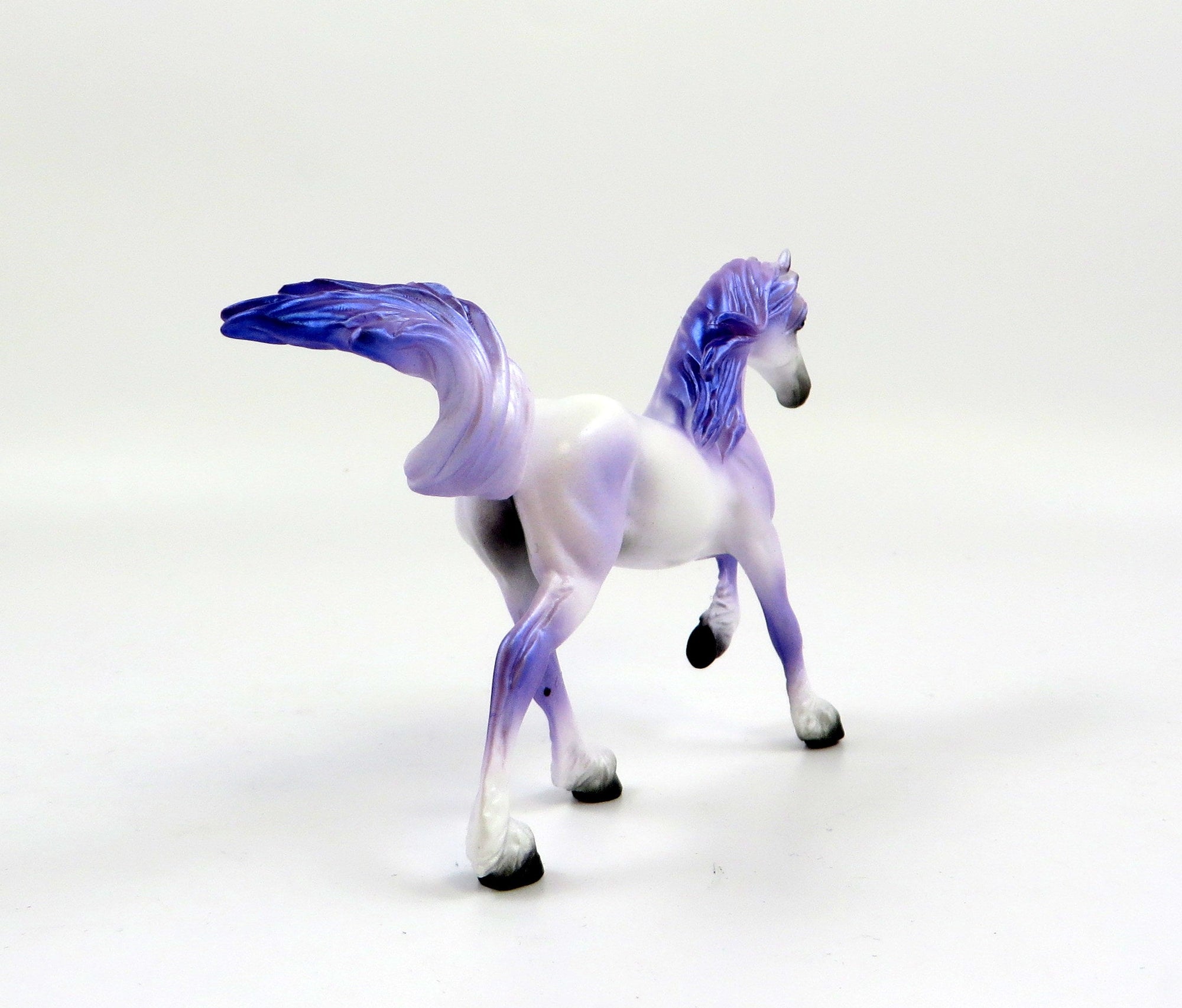 MERLIN MINI ME-LE-10 LAVENDER FRIESIAN CHIP MODEL HORSE EQ 19