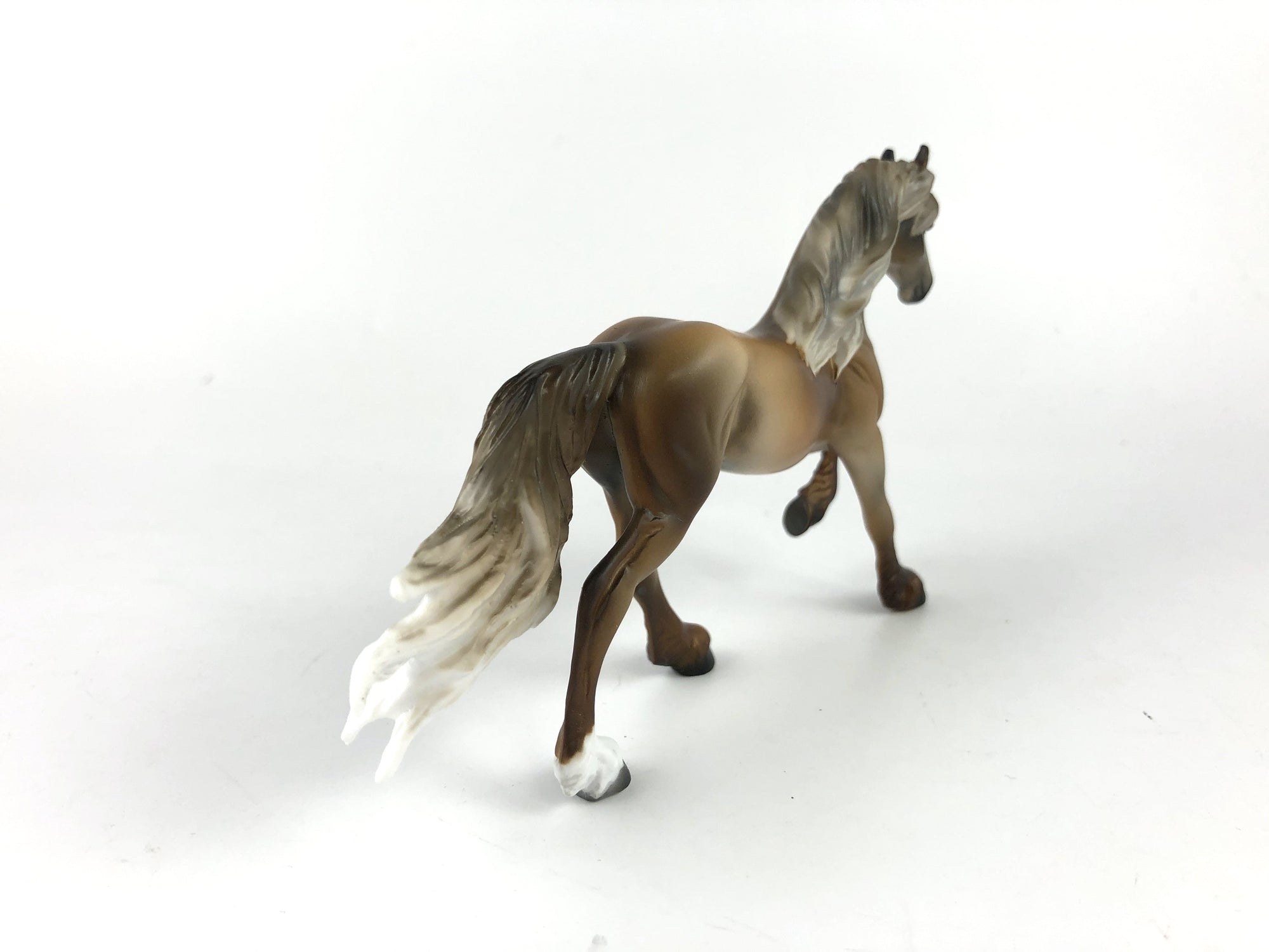 LION LE-10 CHESTNUT FRESIAN CHIP MODEL HORSE LHS 19