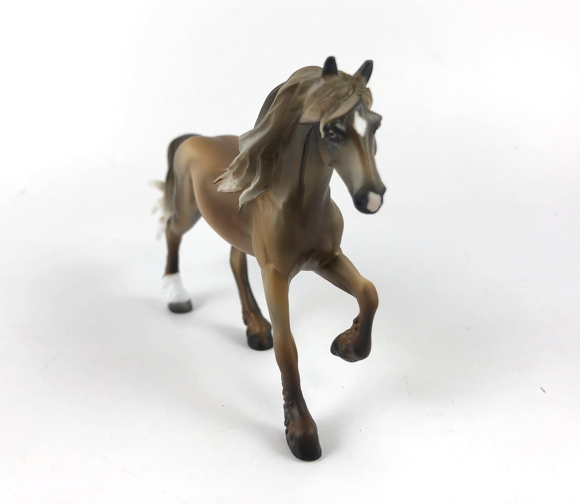 LION LE-10 CHESTNUT FRESIAN CHIP MODEL HORSE LHS 19