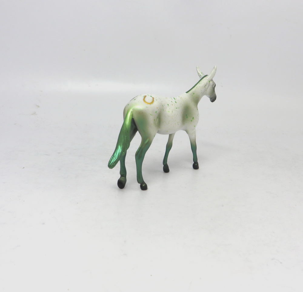 KISS ME I'M IRISH -- OOAK MULE CHIP ST. PATRICKS DAY DECORATOR BY MISSY FOX 2-25-19