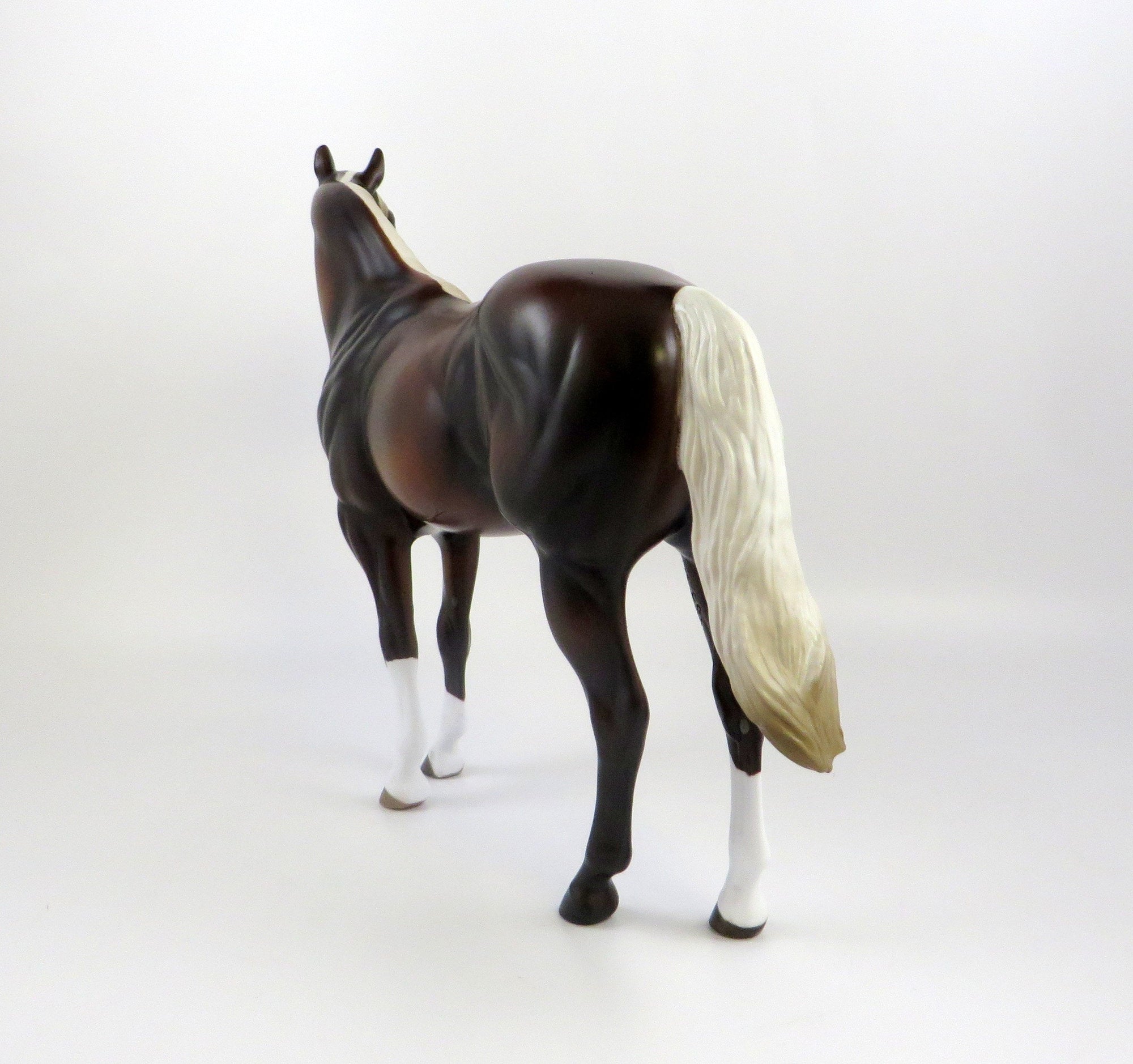 NIKOLA-OOAK LIVER CHESTNUT ISH MODEL HORSE EQ 19