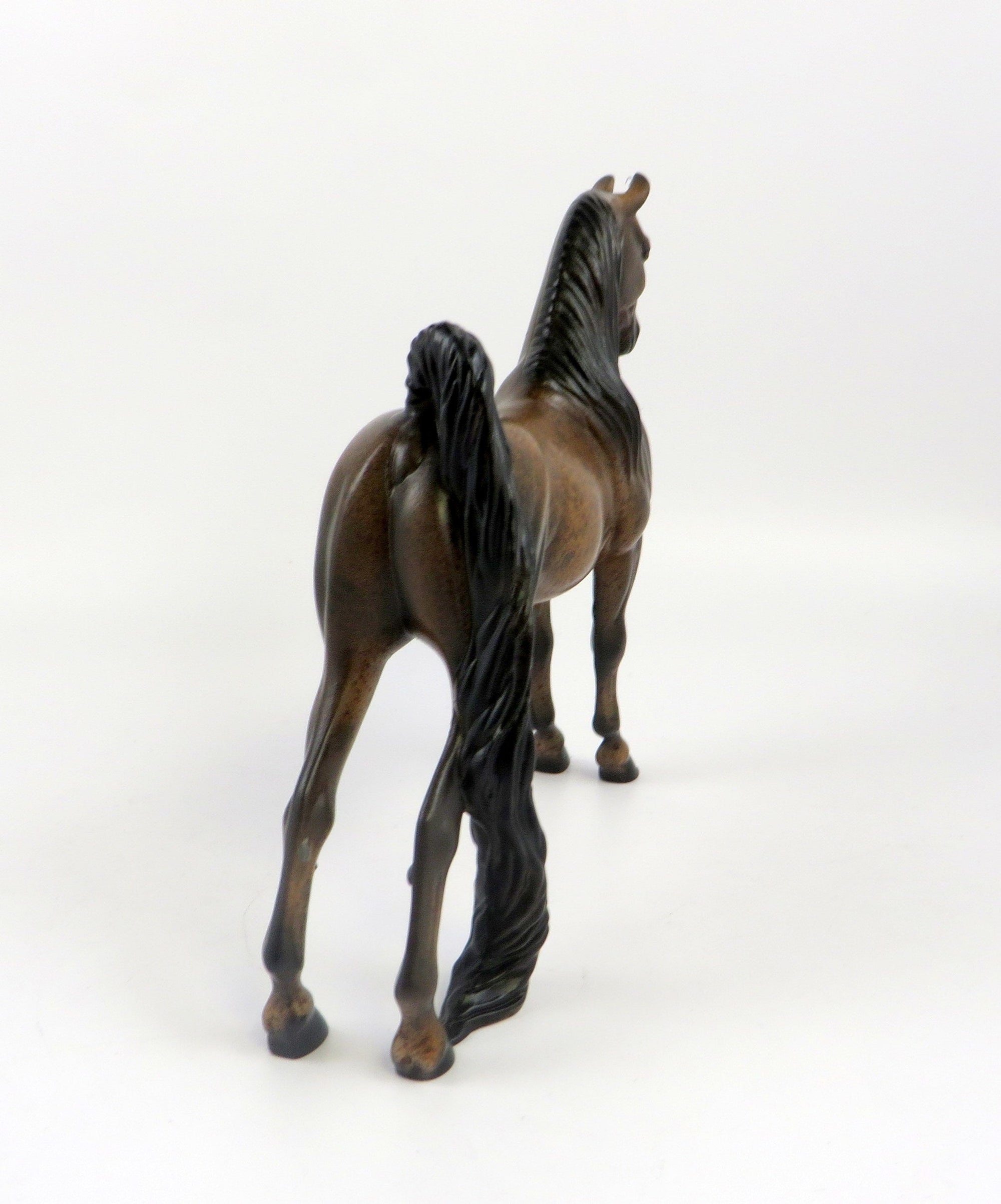 ODE-OOAK DARK CHESTNUT ROAN SADDLEBRED PEBBLE MODEL HORSE EQ 19