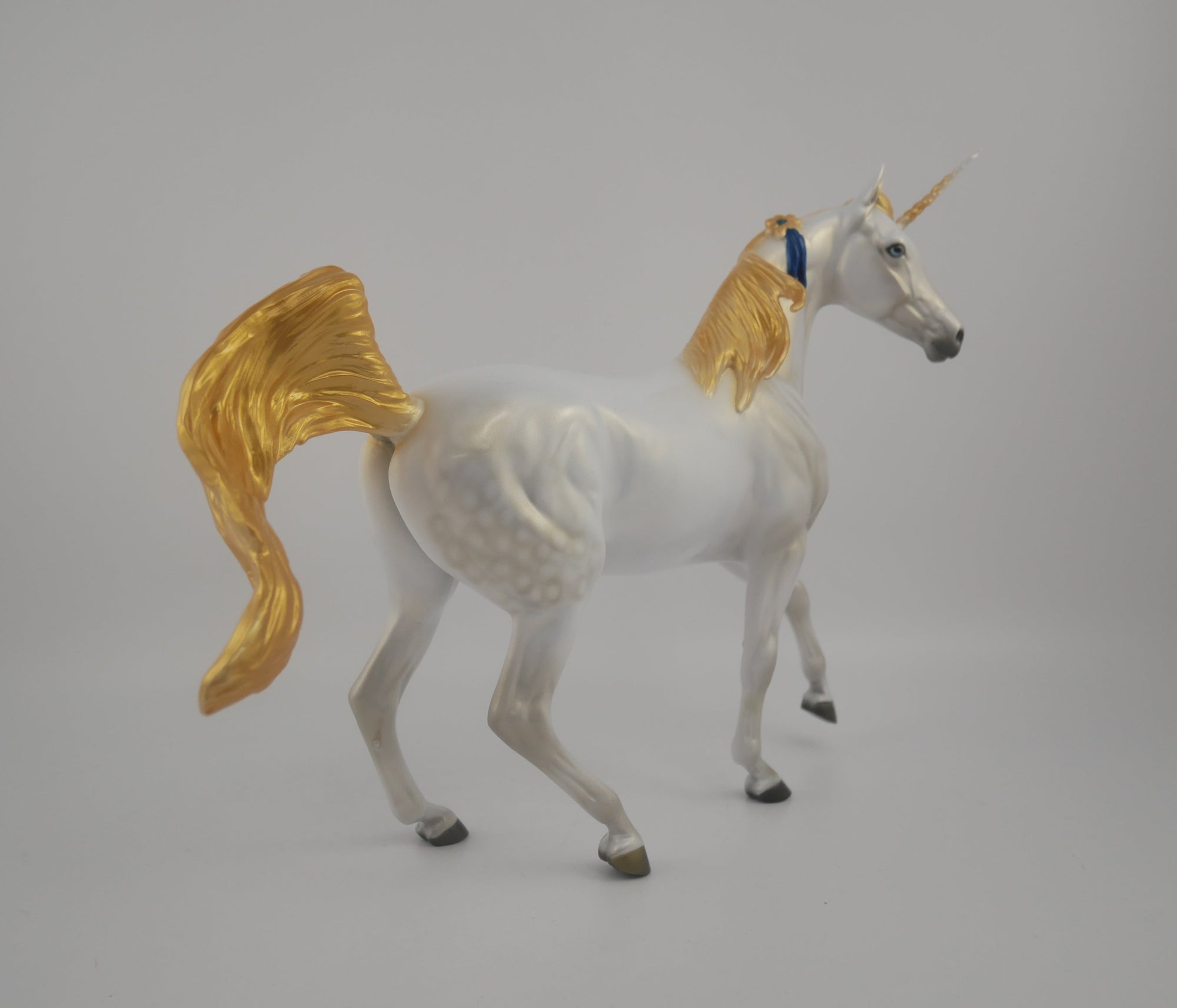 GOLDIE AND GLIMMER -- ARABIAN MARE AND FOAL WHITE UNICORN SET BY DAWN QUICK