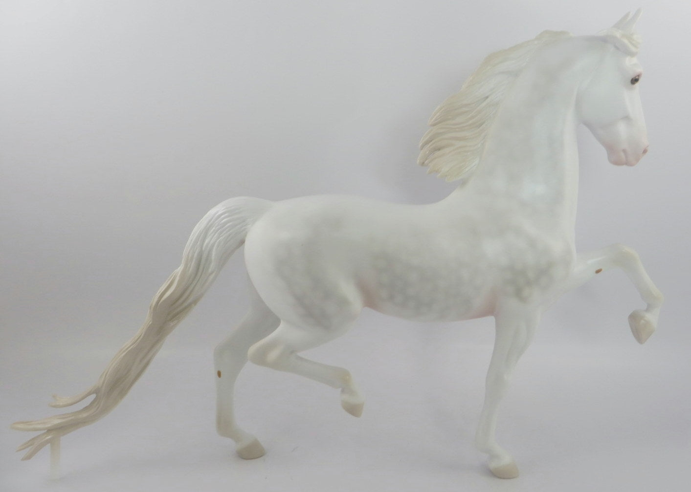 POLAR EXRPRESS-LE-7 DAPPLE WHITE SADDLEBRED MODEL HORSE WHS 19