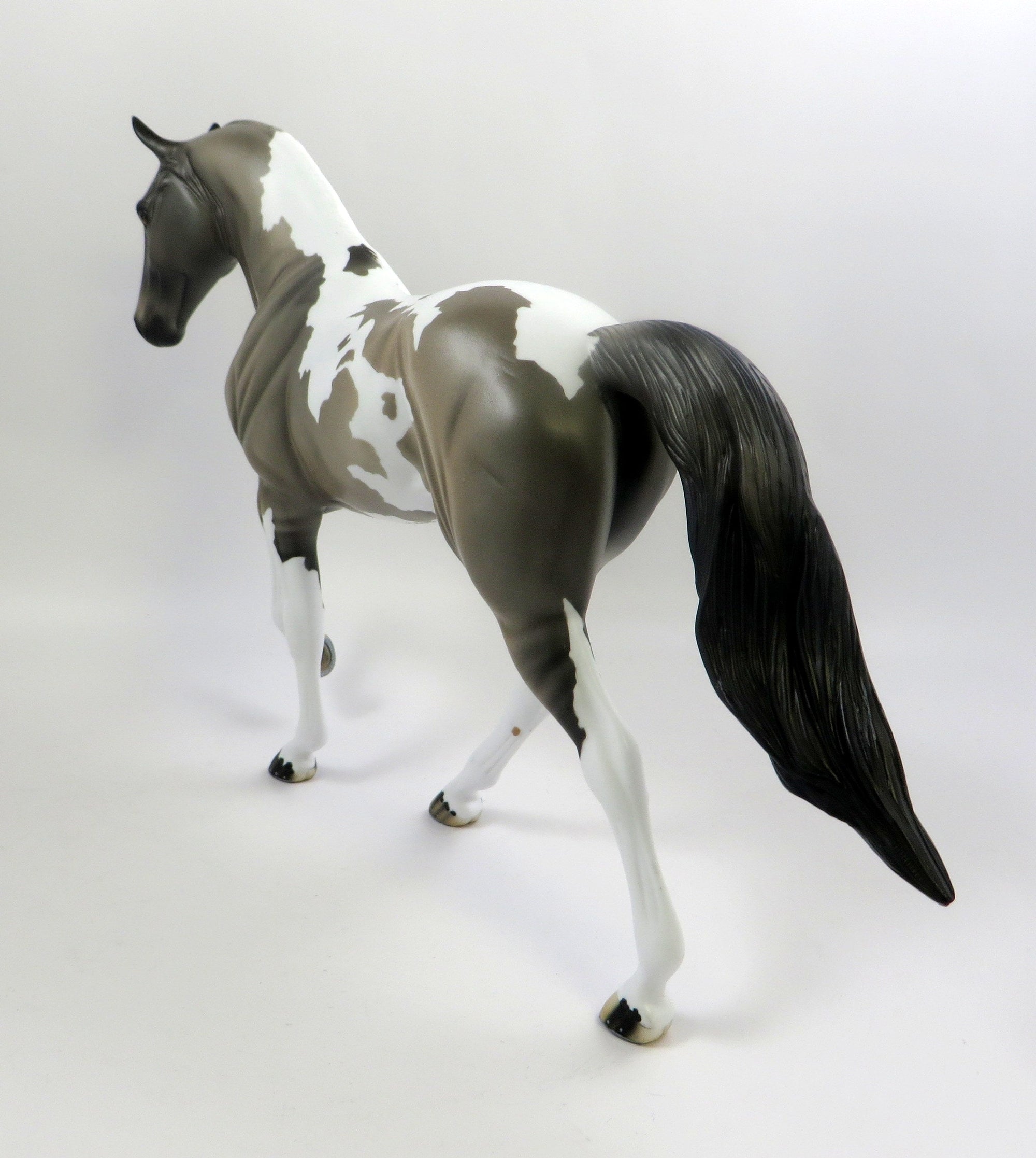 ROYAL STEED-OOAK GRULLA PINTO TENNESSEE WALKER MODEL HORSE EQ 19
