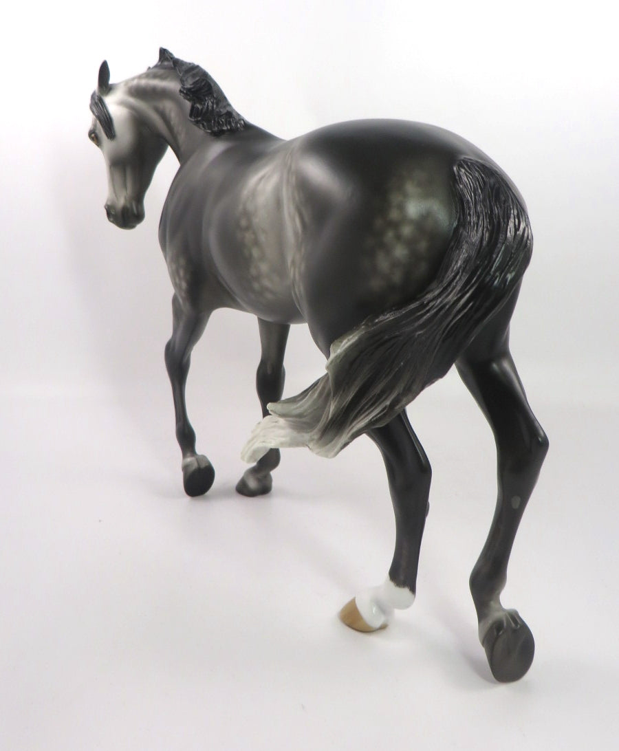 SPLENDID-OOAK DARK DAPPLE GREY THOROUGHBRED MODEL HORSE BY SHERYL LEISURE 1/3/20