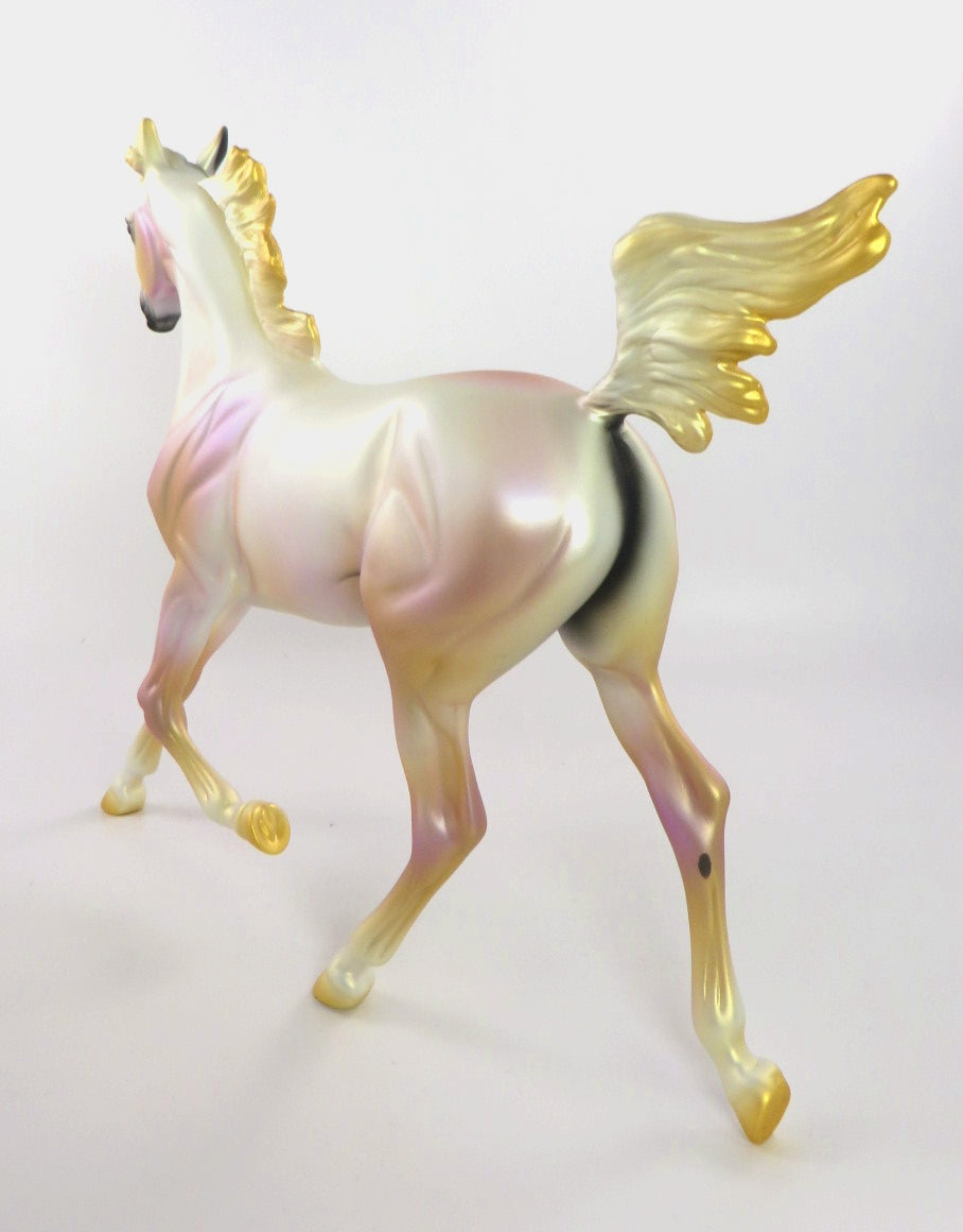 SUGAR PLUM - LE-15 WINTER DECORATOR YEARLING BY MELISSA FOX WHS19