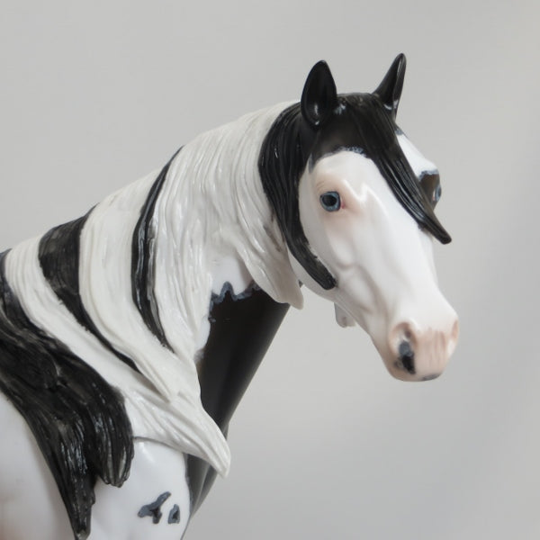 MAKAWEE EARTH MAIDEN - OOAK Mapped Black &amp; White Paint Mare 5/15