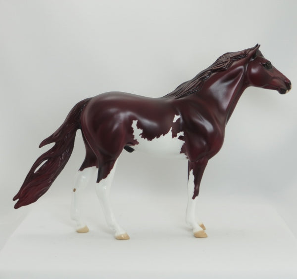 ENFREEDOM - Liver Chestnut Paint Mustang Model Horse - LE14 - 7/4
