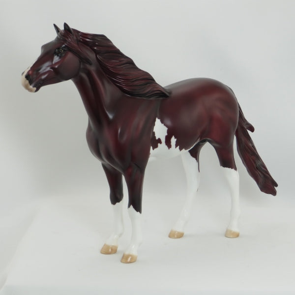 ENFREEDOM - Liver Chestnut Paint Mustang Model Horse - LE14 - 7/4