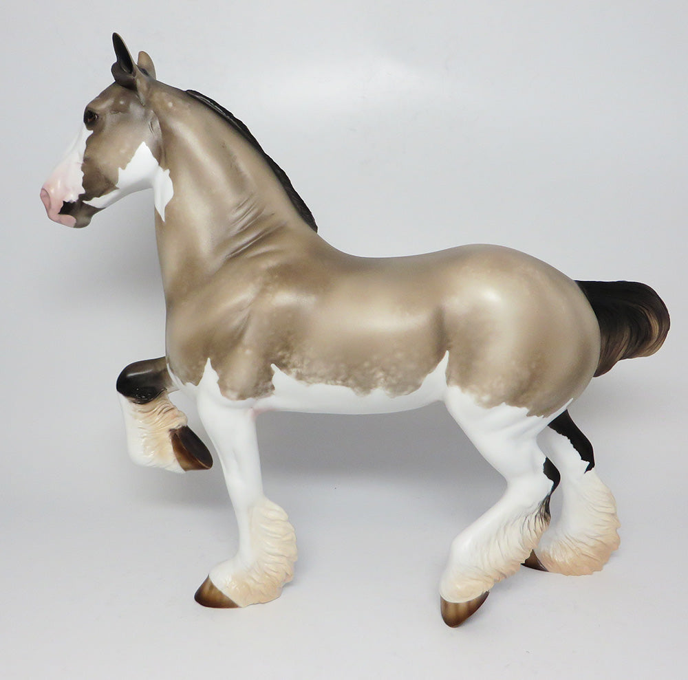 ROLLER~GREY PAINT TROTTING DRAFTER MODEL HORSE 4/20