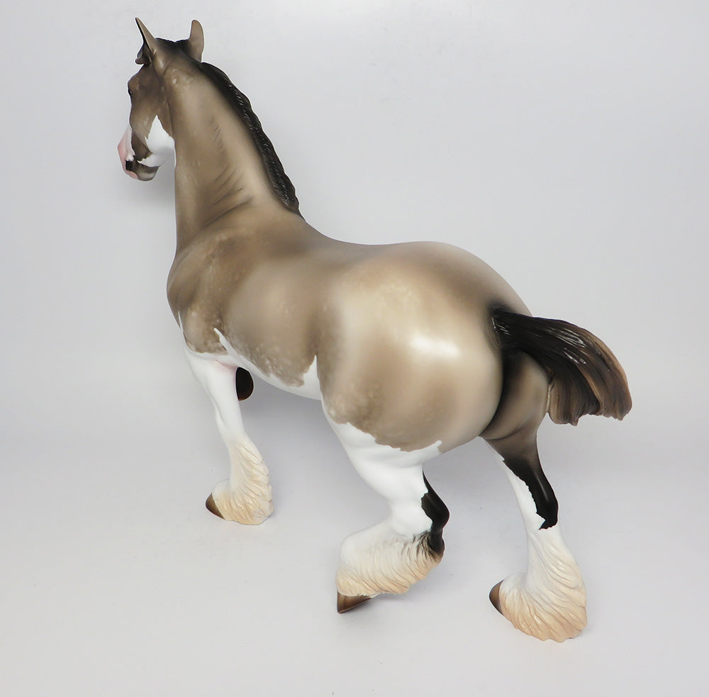 ROLLER~GREY PAINT TROTTING DRAFTER MODEL HORSE 4/20