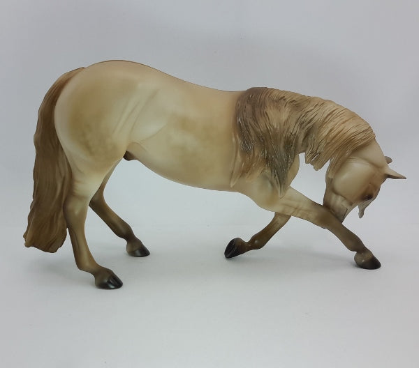 CALL ME COUNTRY - OOAK Dapple Dun Bowing Performance Horse 1/15